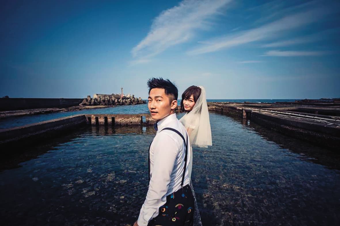 蔡昌憲是貢寮澳底人,海洋給他很多能量,他跟空姐太太Vivian的婚紗照也在這裡取景。(翻攝自蔡昌憲臉書)