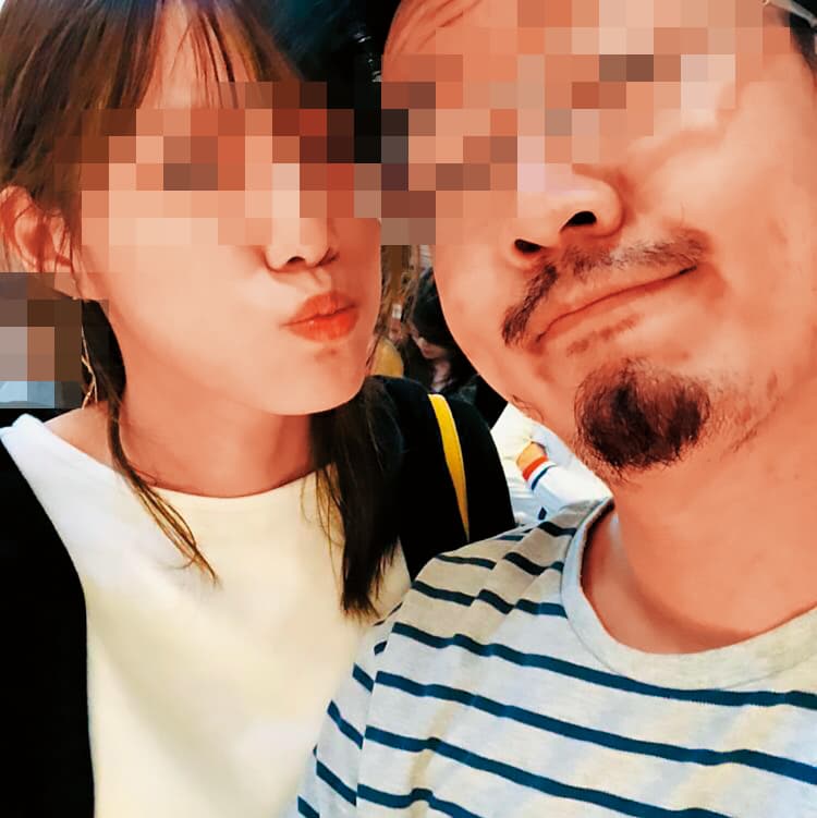廖泓鈞夫妻辯稱印製的是玩具鈔,供魔術或表演使用,但因與真鈔雷同,極易使人混淆,導致不少商家被騙。(翻攝廖泓鈞臉書)