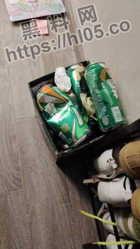 女孩房裡都是保險套殘骸。（翻自《黑料不打烊》）
