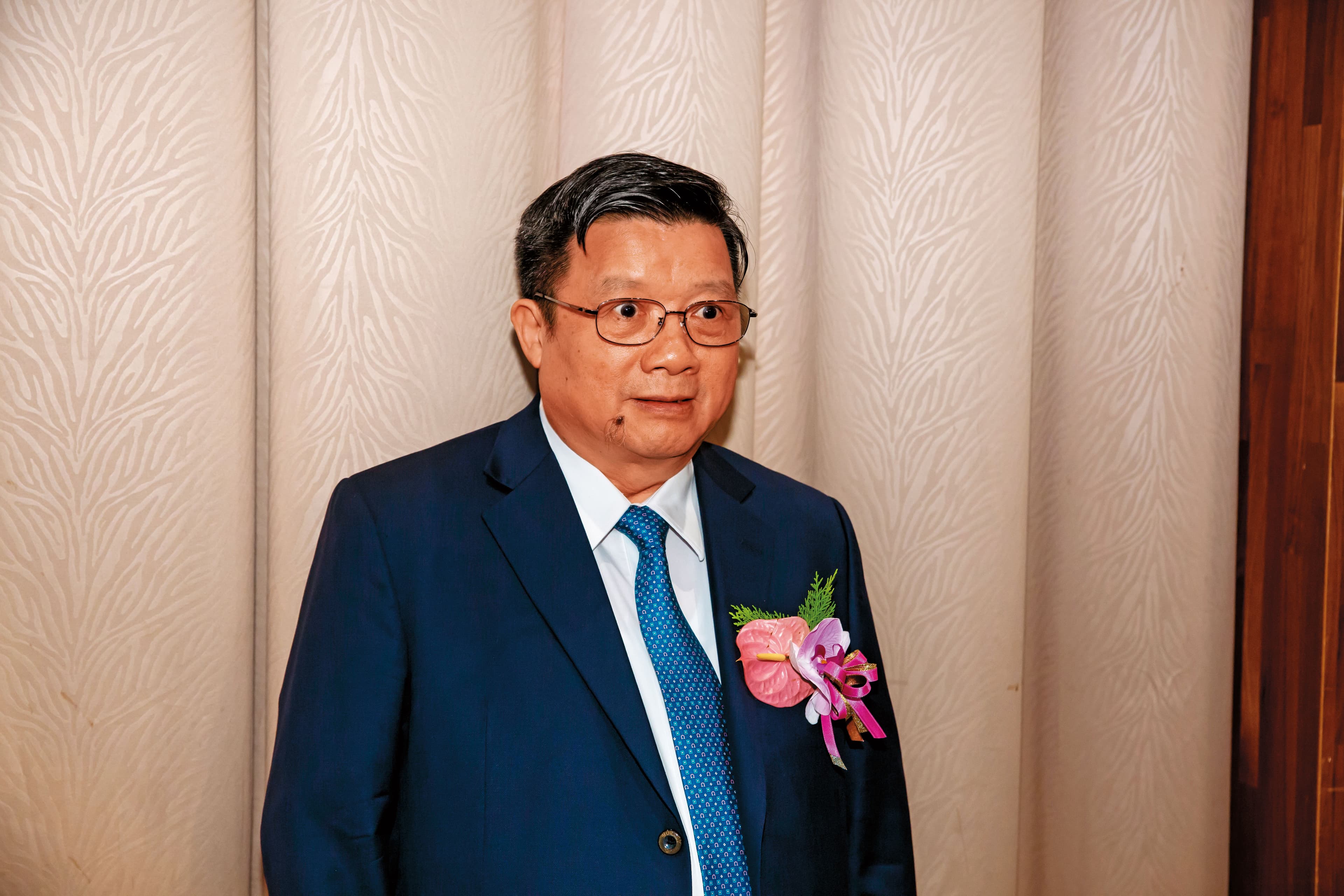 億光董事長葉寅夫（圖）人稱LED教父，曾創下營運新高紀錄，如今因燈泡專利問題摃上台灣零售商。