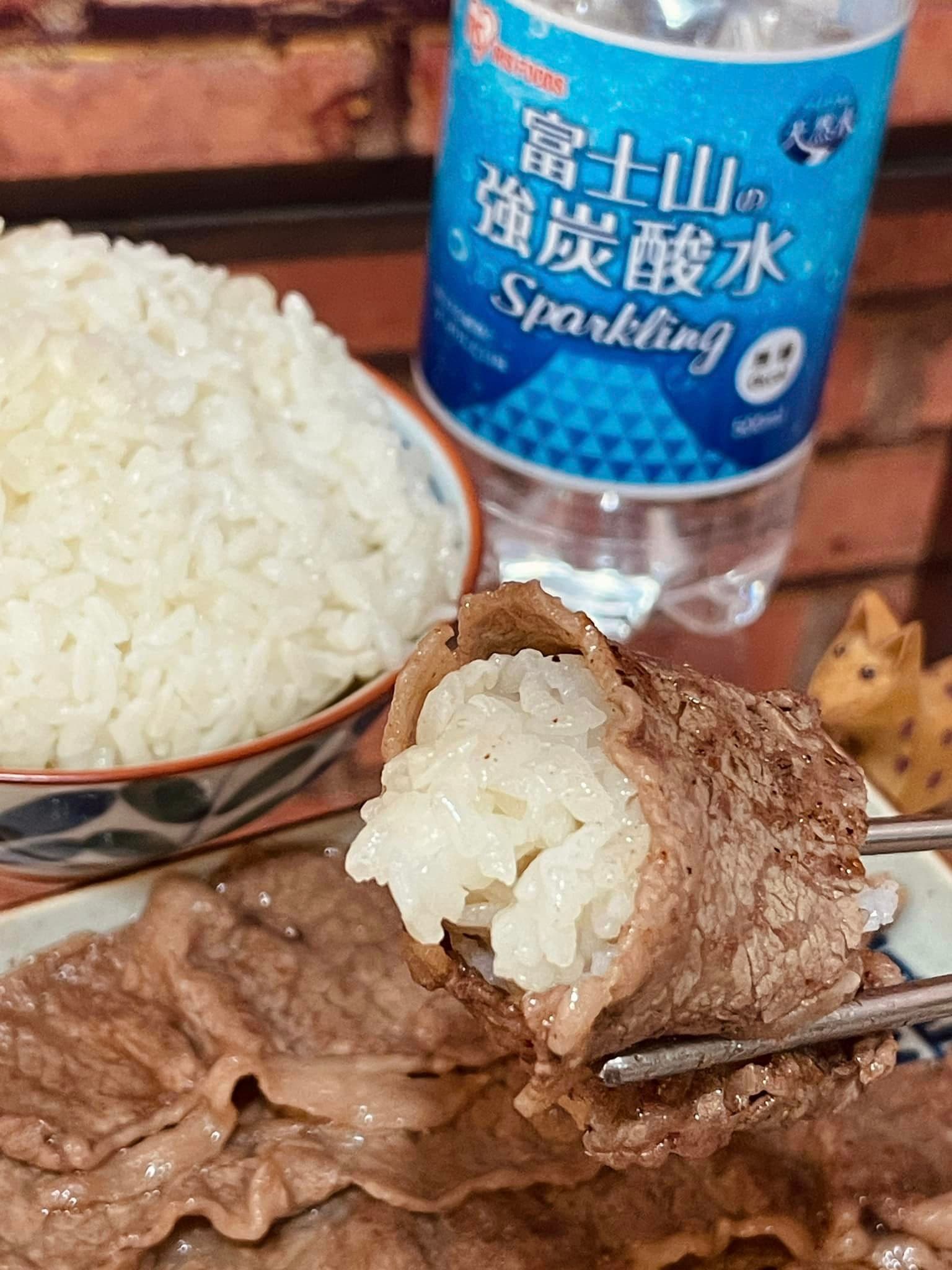 氣泡水內含的二氧化碳可以使米粒站立,均勻受熱,最後煮出Q彈的白飯。(翻攝臉書社團「我愛全聯-好物老實説」)