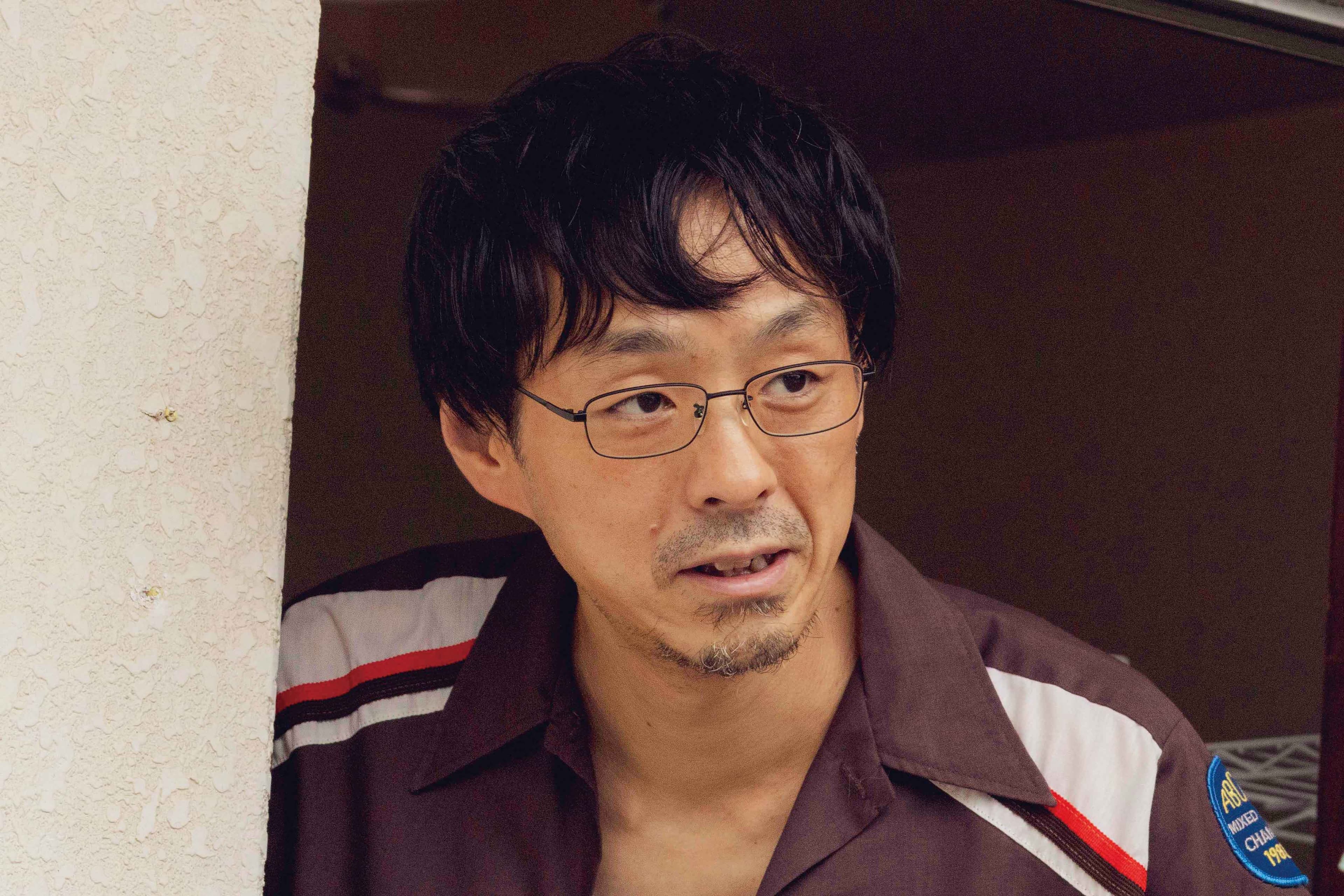 宮藤官九郎力挺好友高橋正彌,客串演出《渴水》中遭討水費的住戶。(天馬行空提供)