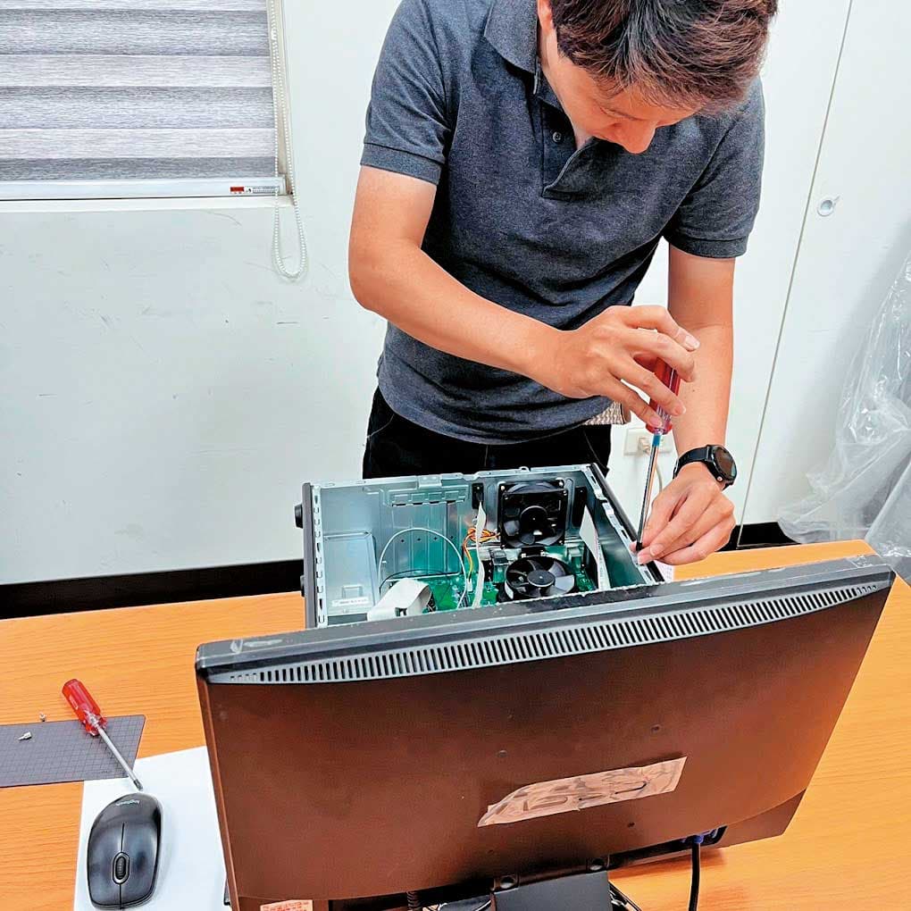 電腦公司前員工A小姐指控,林姓業者抬高價格、販售劣質產品,荷包賺飽飽。(翻攝自Google相簿)