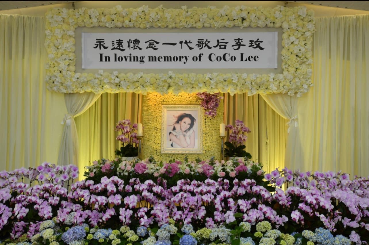 李玟靈堂現場可以見到整片她生前最愛的紫色花海。（圖／星島日報提供）