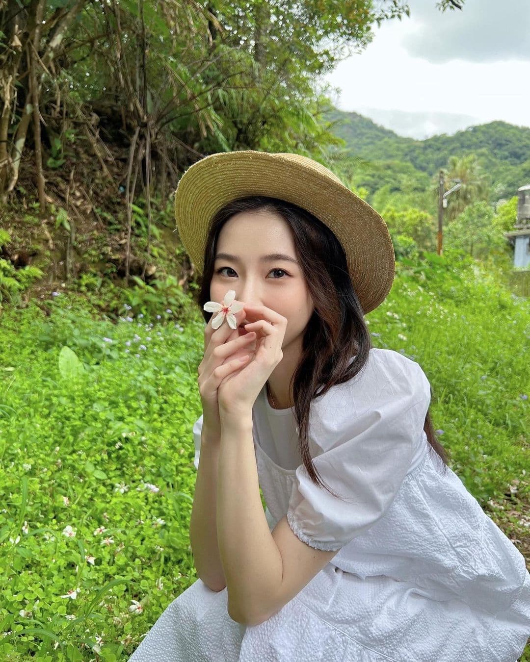 「最美里長」陳紫渝認愛終於更新IG，PO出疑似男友視角的仙氣美照，向大家問好。（翻攝自陳紫渝臉書）