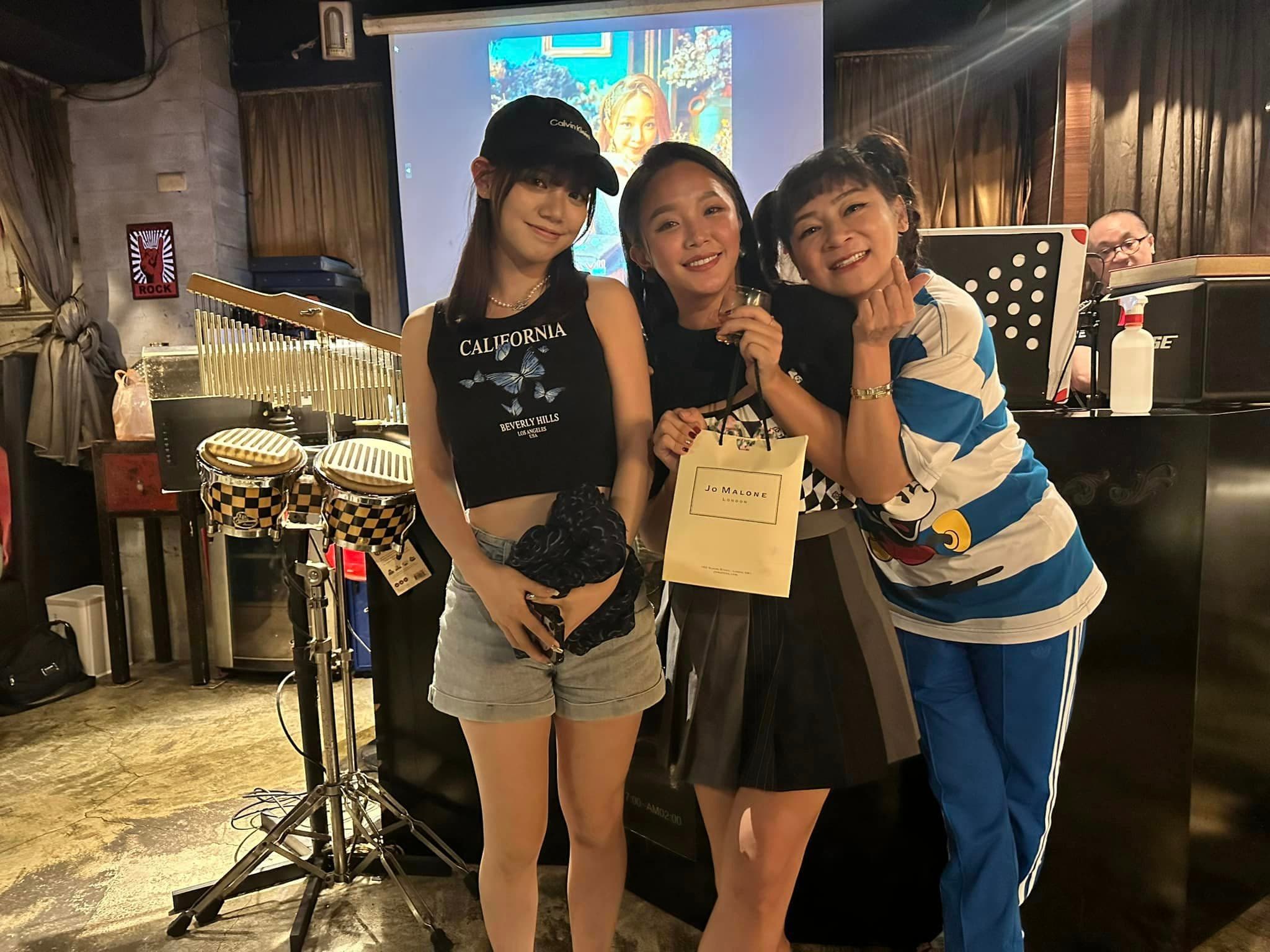 賴慧如和王彩樺開心合影。（翻攝自賴慧如臉書）