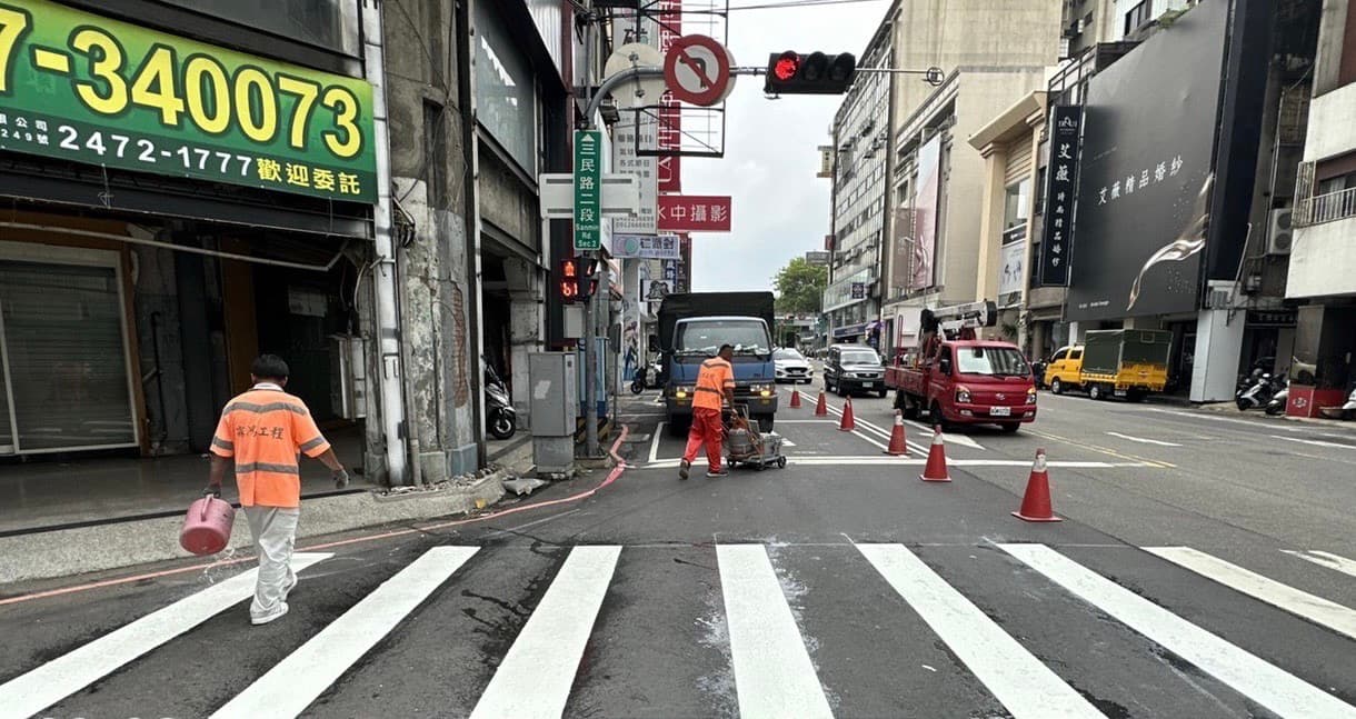 市府要求欣中天然氣公司重繪設標線。(中市府提供)