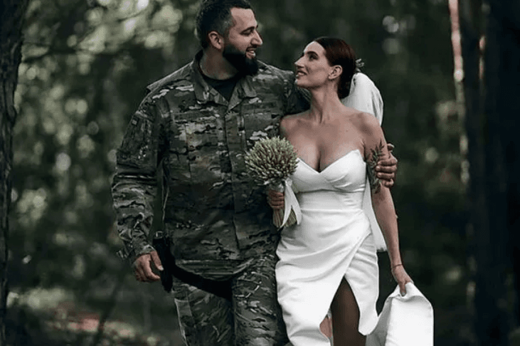 伊莫拉德在這場戰爭中覓得良緣，與同袍史提潘尤克結婚。（翻自《每日星報》）