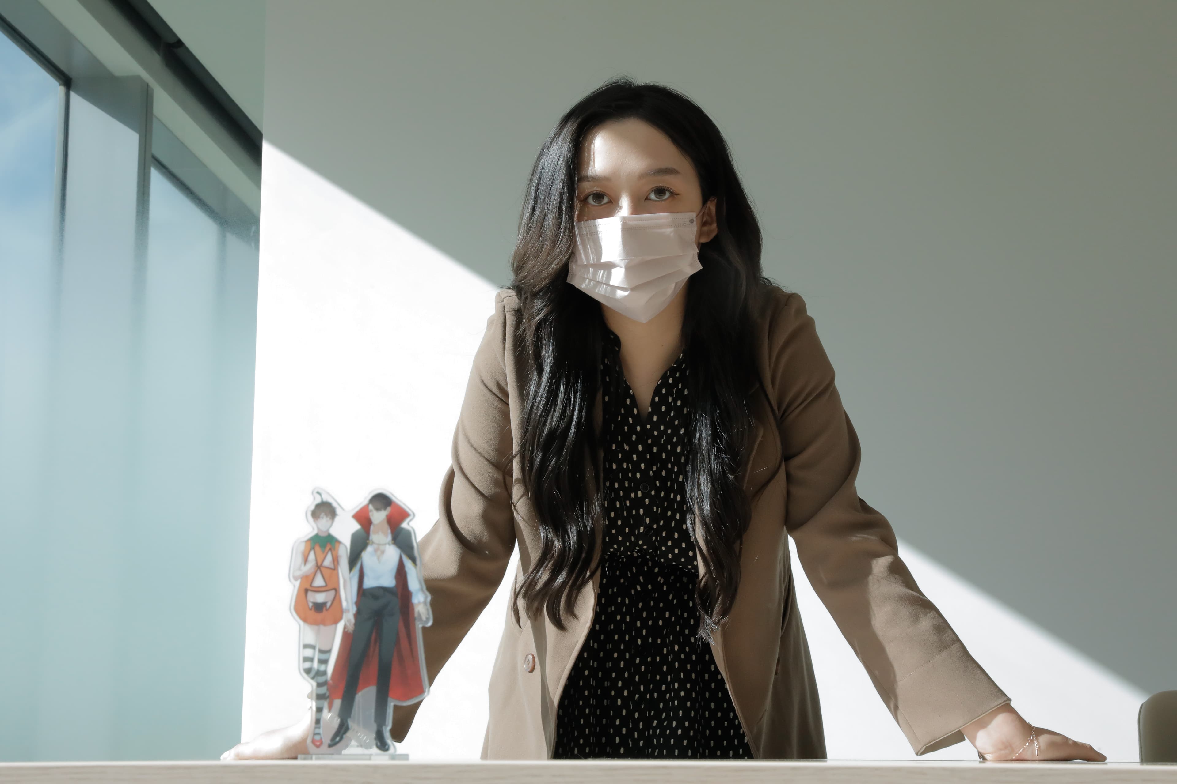 漫畫家餅乾以校園生活為靈感,創作出《我的室友帥哥學長》。