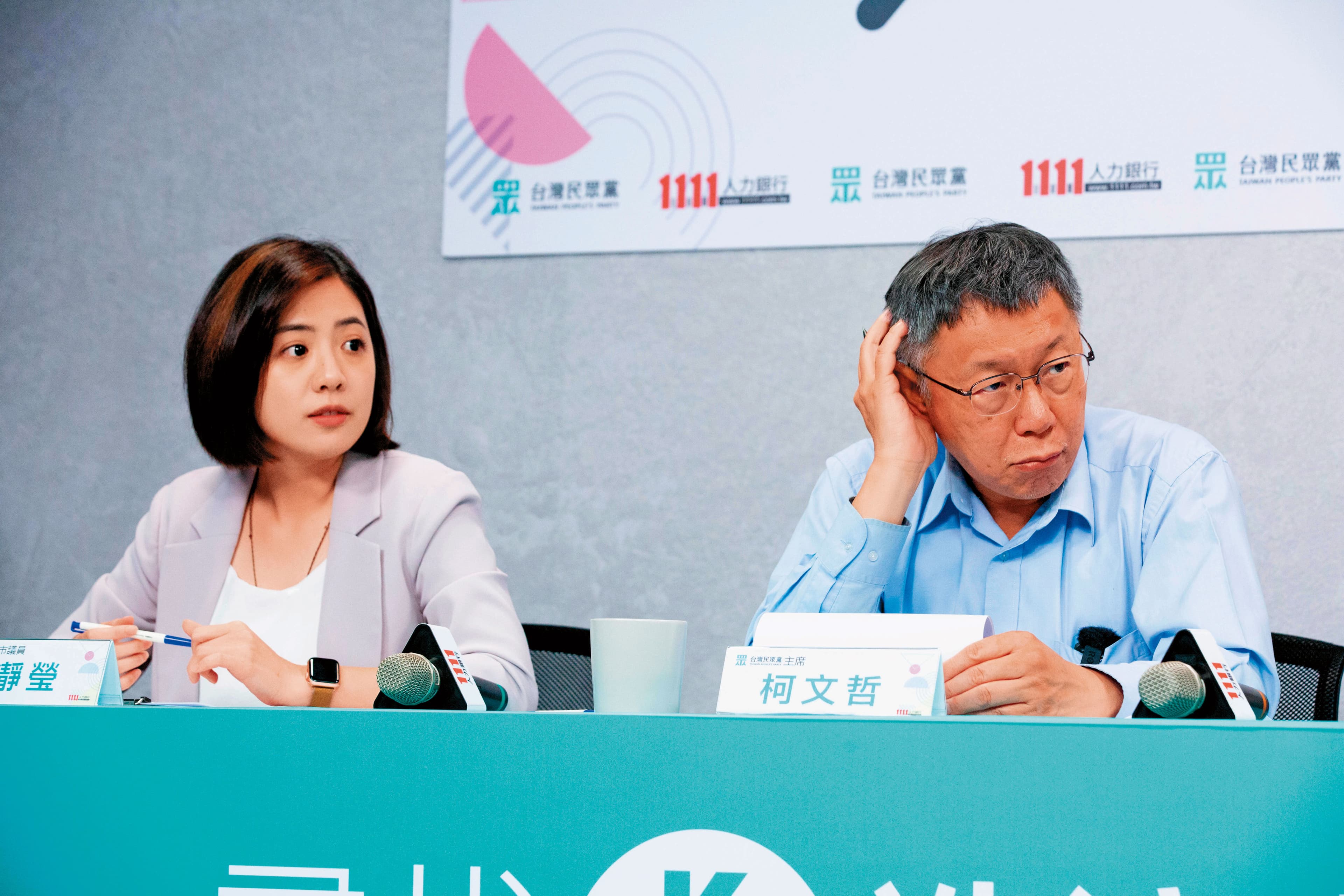 蓓蓓找前台北市長柯文哲(右)的愛將、議員黃瀞瑩(左)協調違建緩拆。
