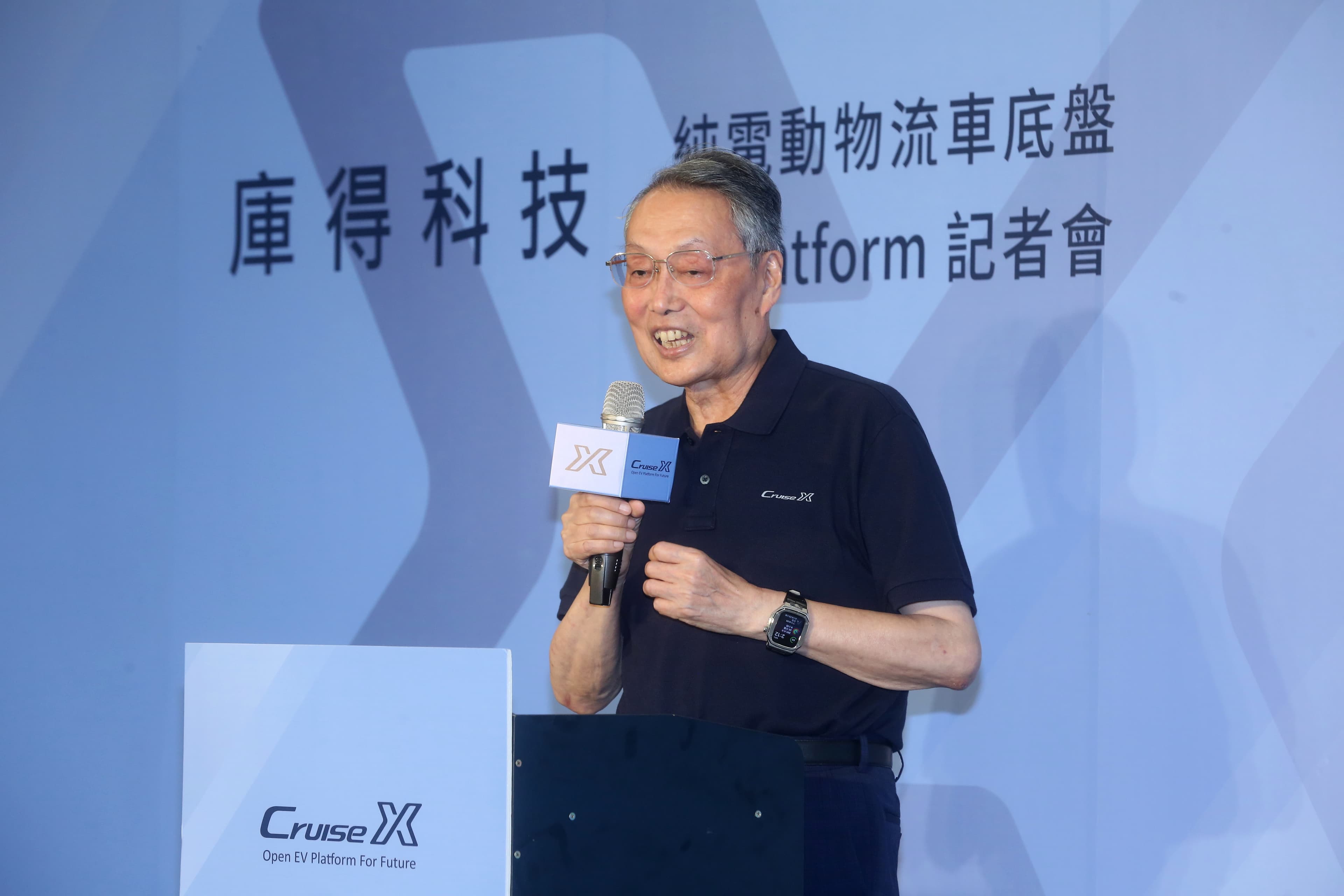 施振榮說，電動車將啟動典範轉移的大趨勢，這將是台灣未來的新機會。