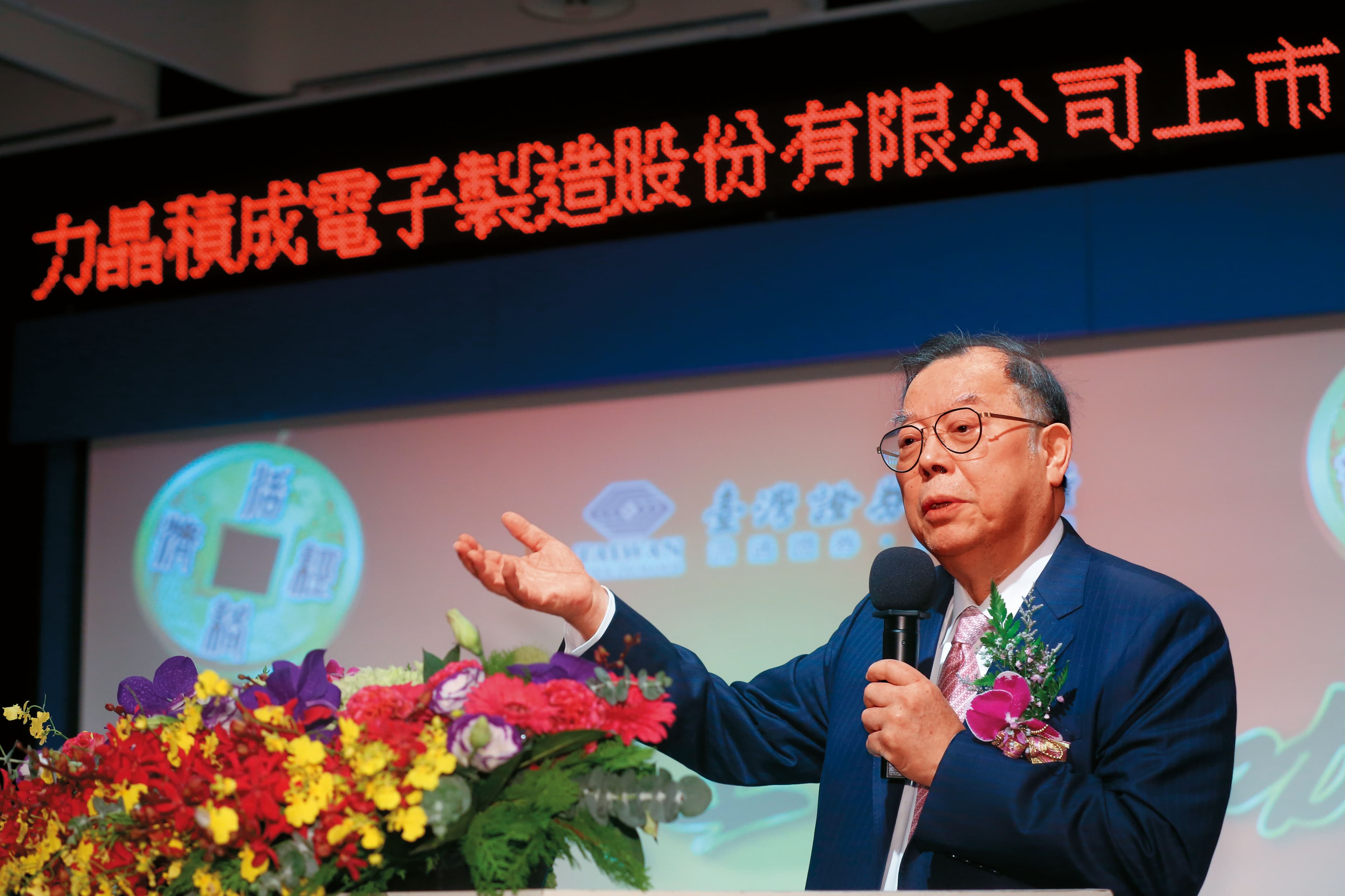 自稱科技業異類的黃崇仁,讓力晶從負債1,200億元的記憶體公司,成功轉型為晶圓代工廠,並切割成力積電上市。