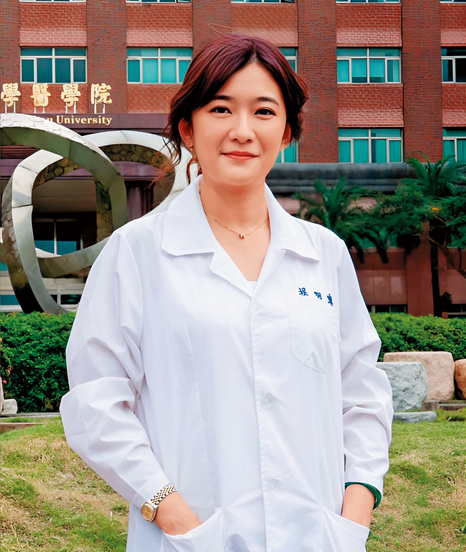 楊智惠曾獲10大傑出女青年,日前遭調查局非法逮捕及性騷,引起外界矚目。(翻攝新創幫網站)