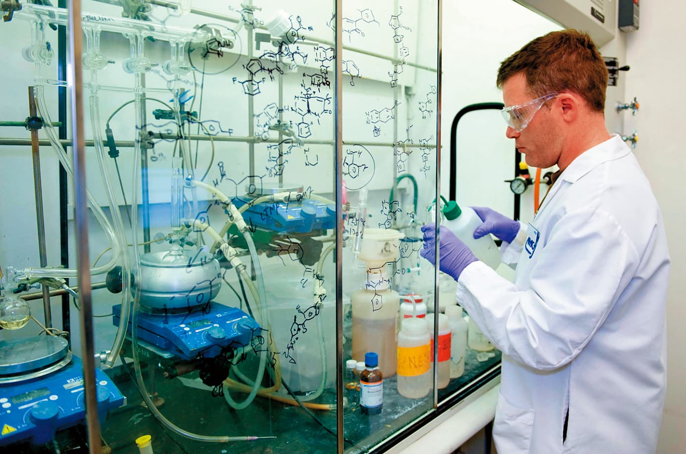 面對安進(Amgen)等大型生技公司,大舉進軍生物相似藥市場,台廠需藉由靈活的策略方有機會彎道超車。(翻攝Amgen官網)