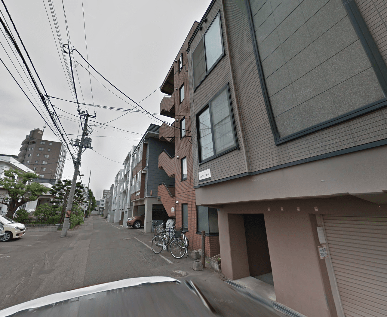 有網友分享日本老公寓的外觀乾淨,和台灣大相逕庭。(翻攝自Google Maps)