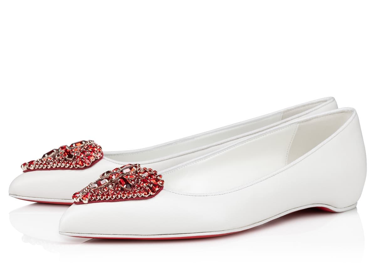 Kate Love 愛心鑽飾平底鞋。NT$50,500(Christian Louboutin提供)