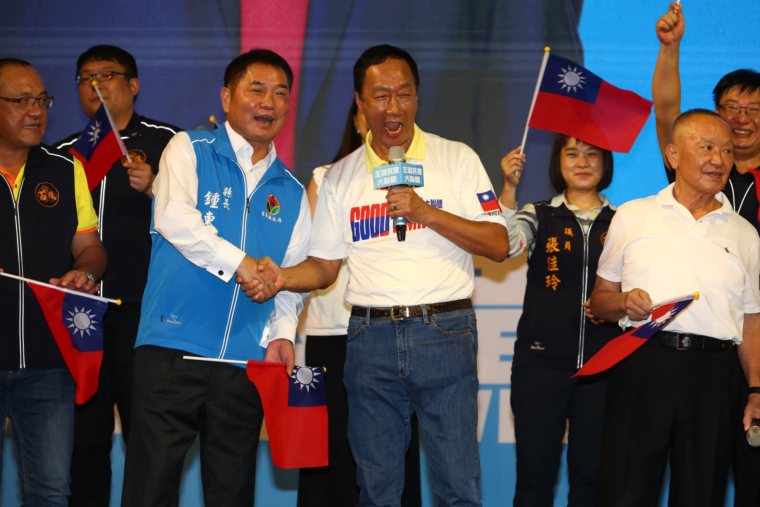 前苗栗縣長徐耀昌力挺郭台銘角逐2024總統,呼籲選民不只要下架民進黨,更要下架國民黨。