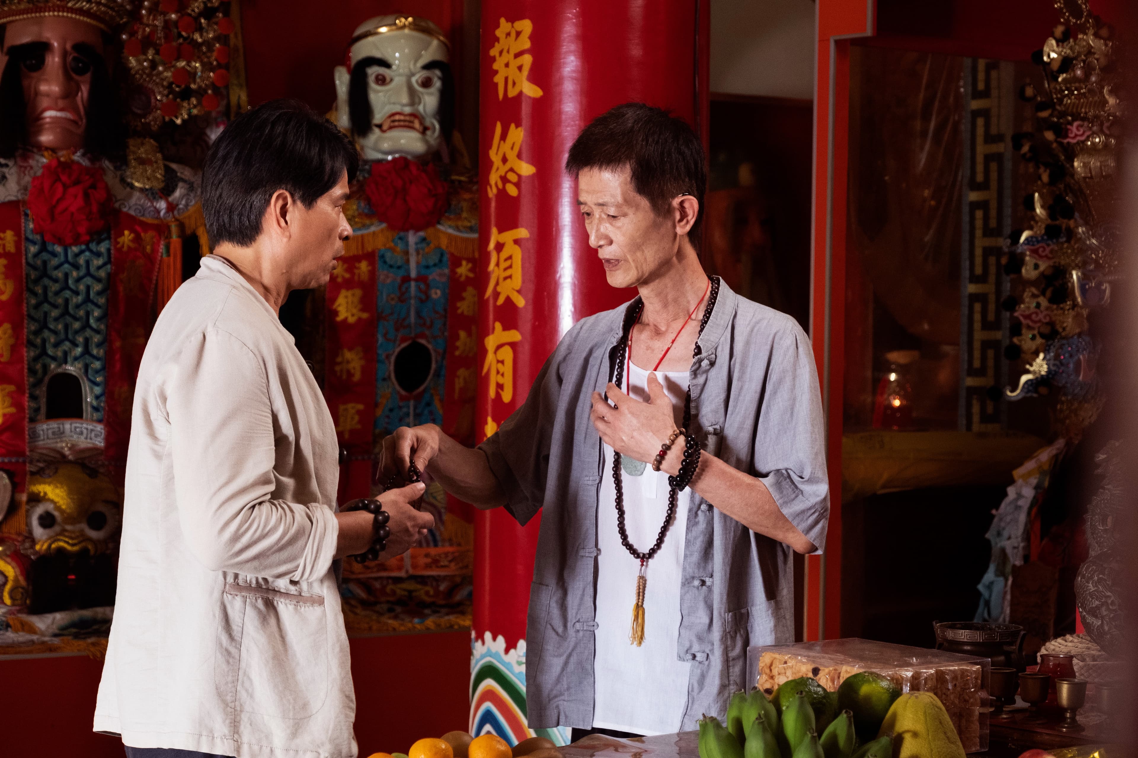 李興文(左)片中飾演陳博正(右)的同門師弟。(華影提供)