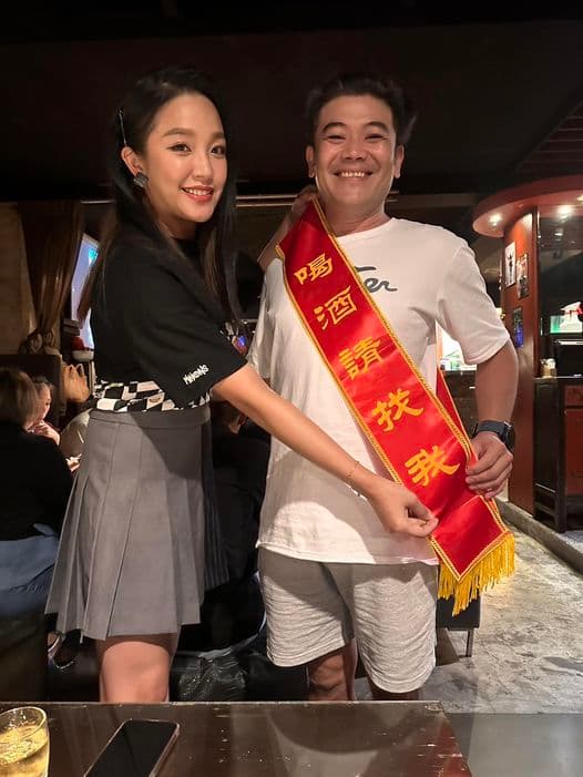 馬國畢日前還當賴慧如的生日擋酒部隊。(翻攝自臉書)