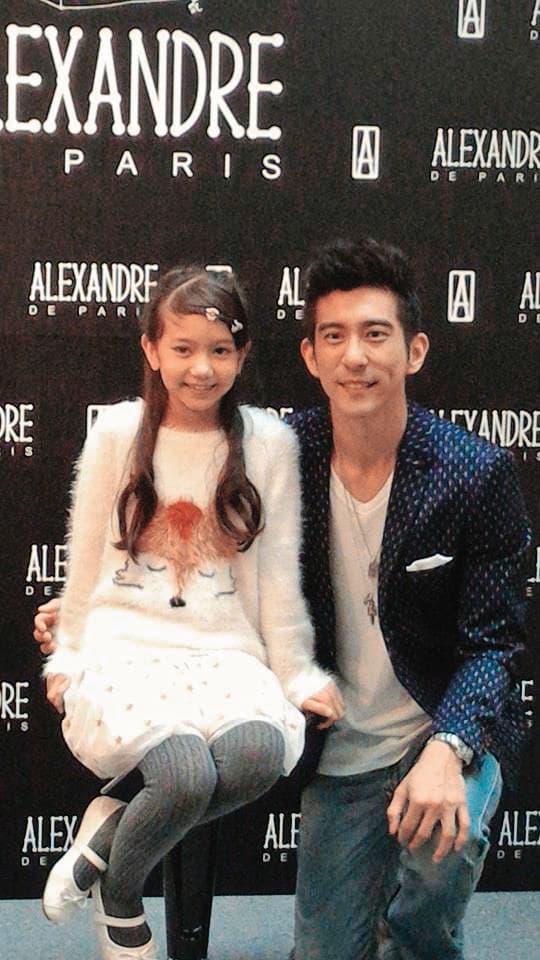 吳若瑄(左)曾跟修杰楷一同出席活動,當時10歲的她非常可愛。(翻攝自吳文瑄and吳若瑄粉絲團)