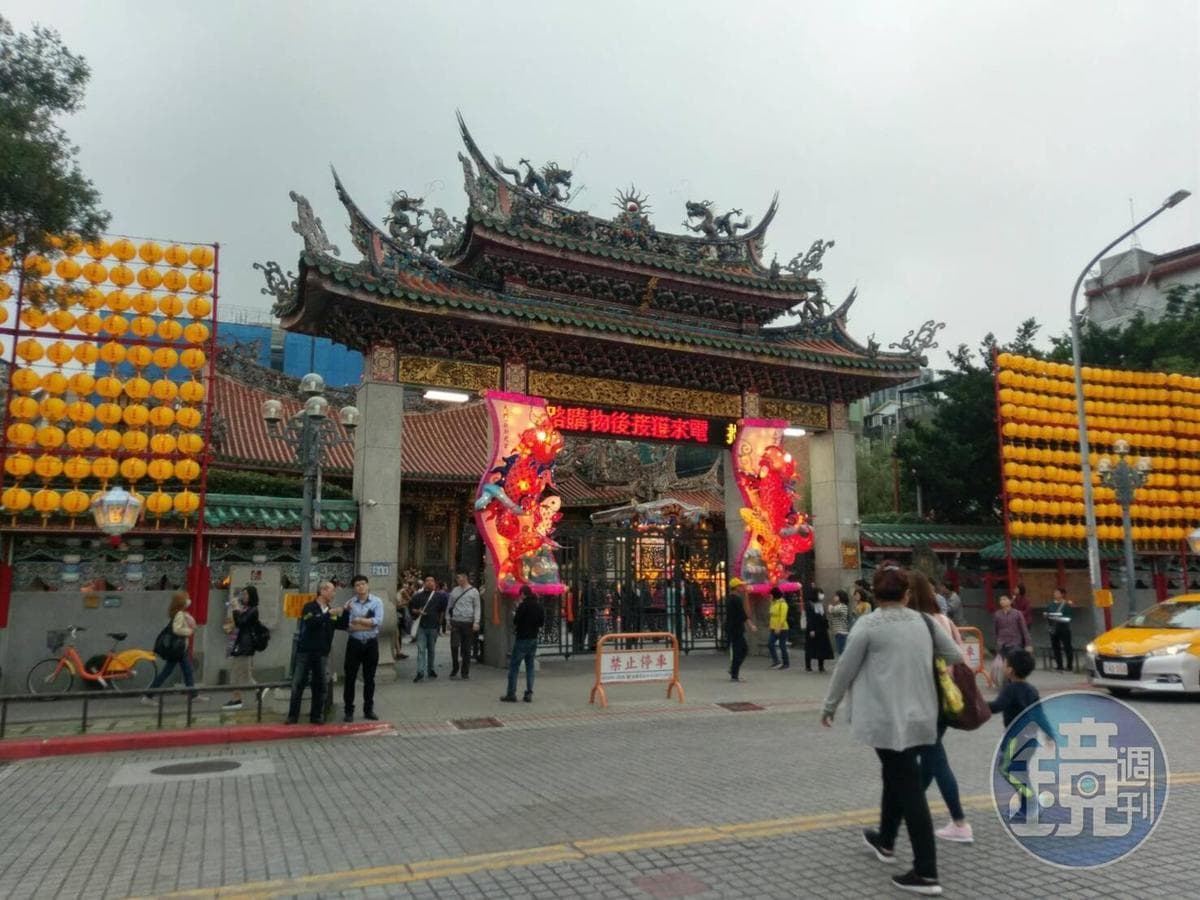 網友點名LED看板破壞台灣寺廟的美學。(本刊資料照)