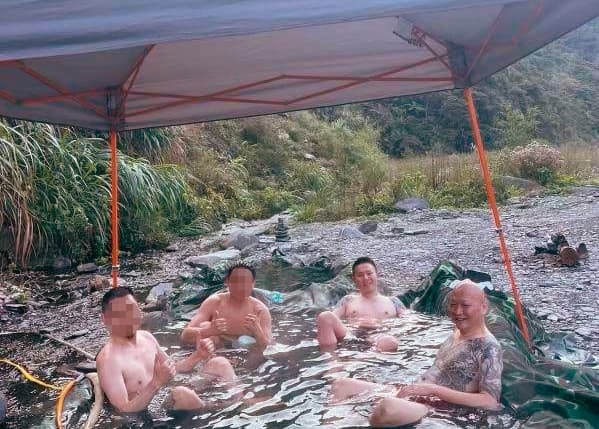 郭哲敏與藝人澎恰恰的金主林秉文交往密切,2人還曾一起泡湯。(讀者提供)