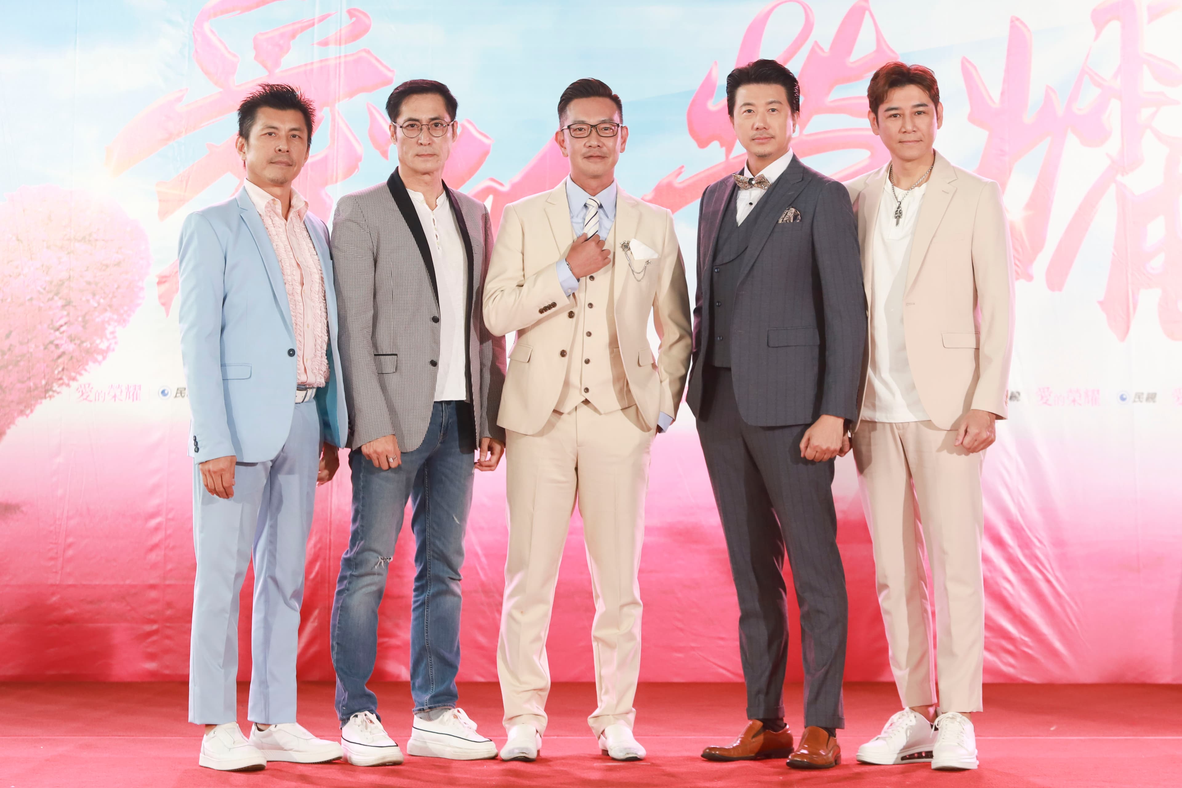《愛的榮耀》江俊翰(中)等中生代演員一字排開。 (民視提供)