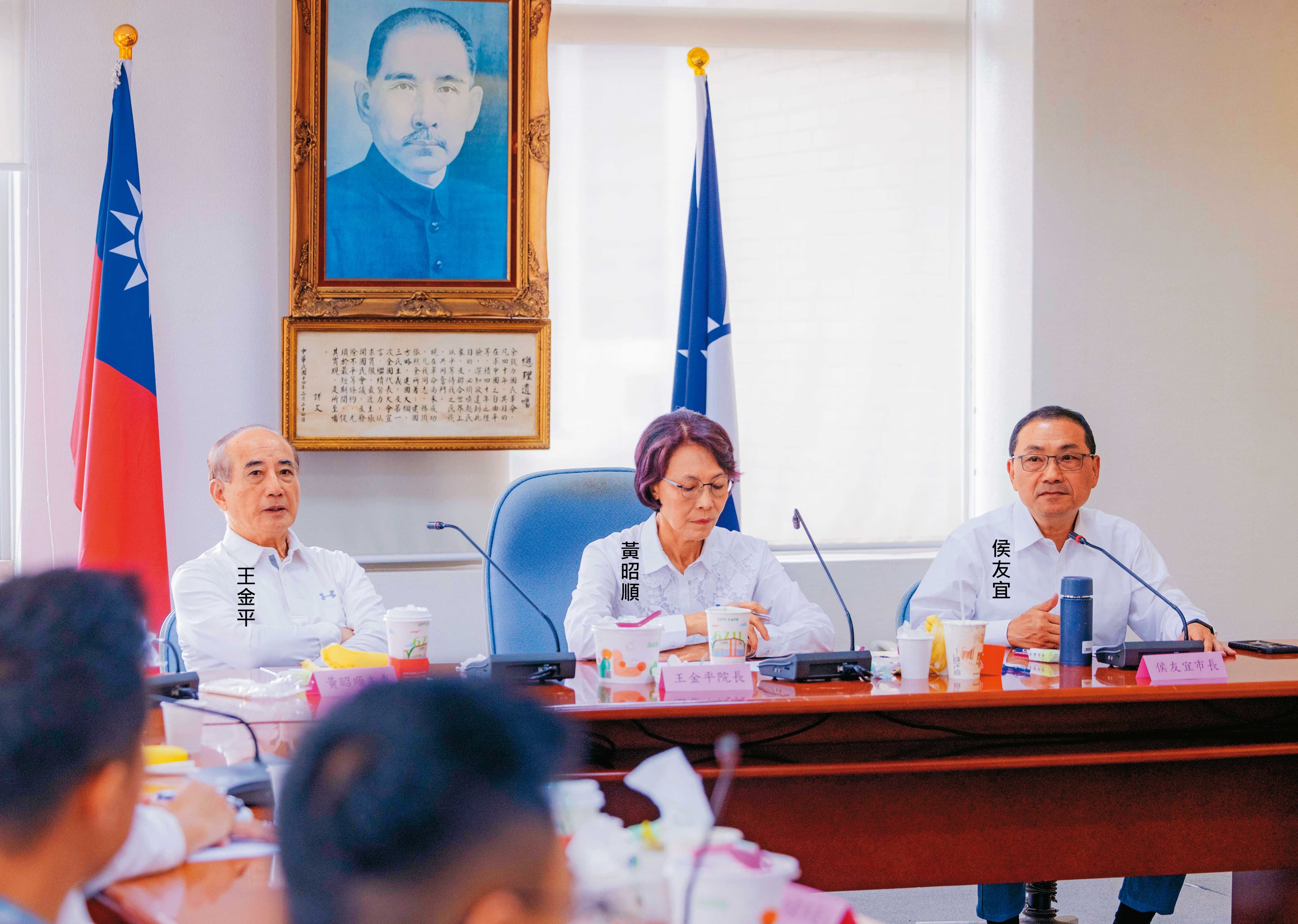侯友宜13日南下拜會前立法院長王金平等人,力爭藍營大老支持。(侯友宜團隊提供)