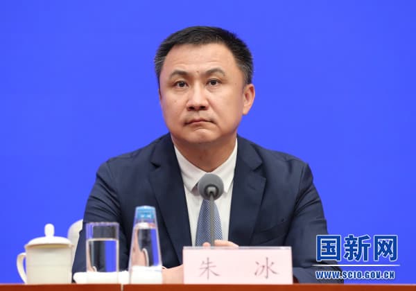 中國商務部官員朱冰強調「企業只要依法合規經營,那就完全不需要擔心。」(翻攝自國務院新聞辦官網)
