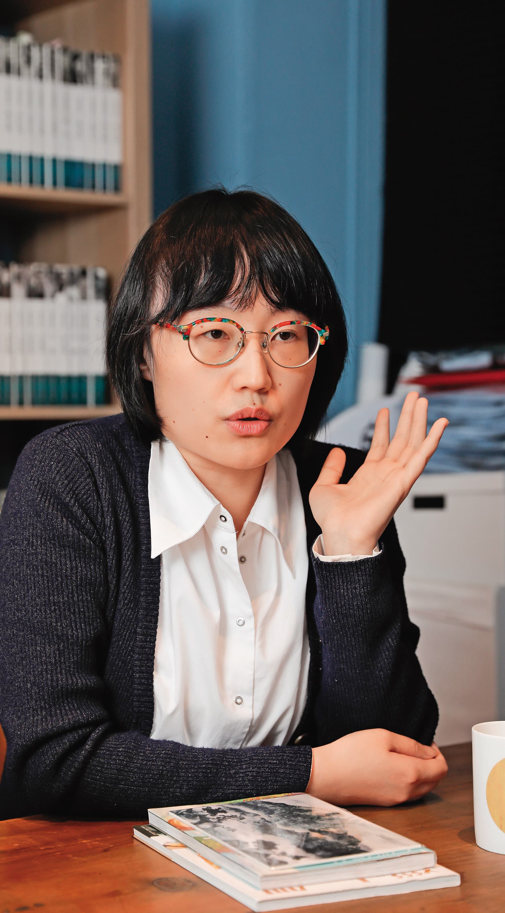 李佩芝找吳識鴻創作《OKEN:詩的端倪》,是作品幕後推手。