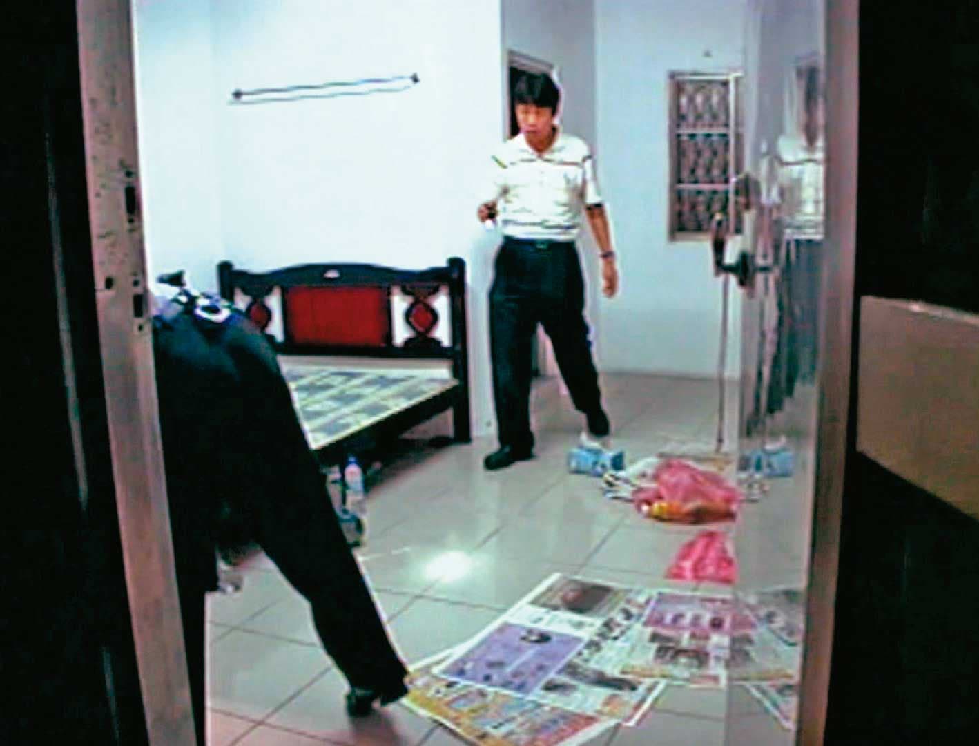 警方前往利姓男子的租屋處採證,尋找線索。(東森新聞提供)