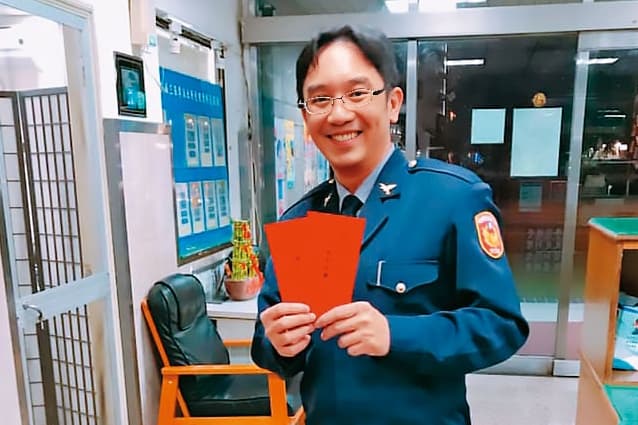 官拜2線3星的林俊燁,曾任台北市警局議會聯絡人,目前任職後勤科。(翻攝三張犁派出所臉書)