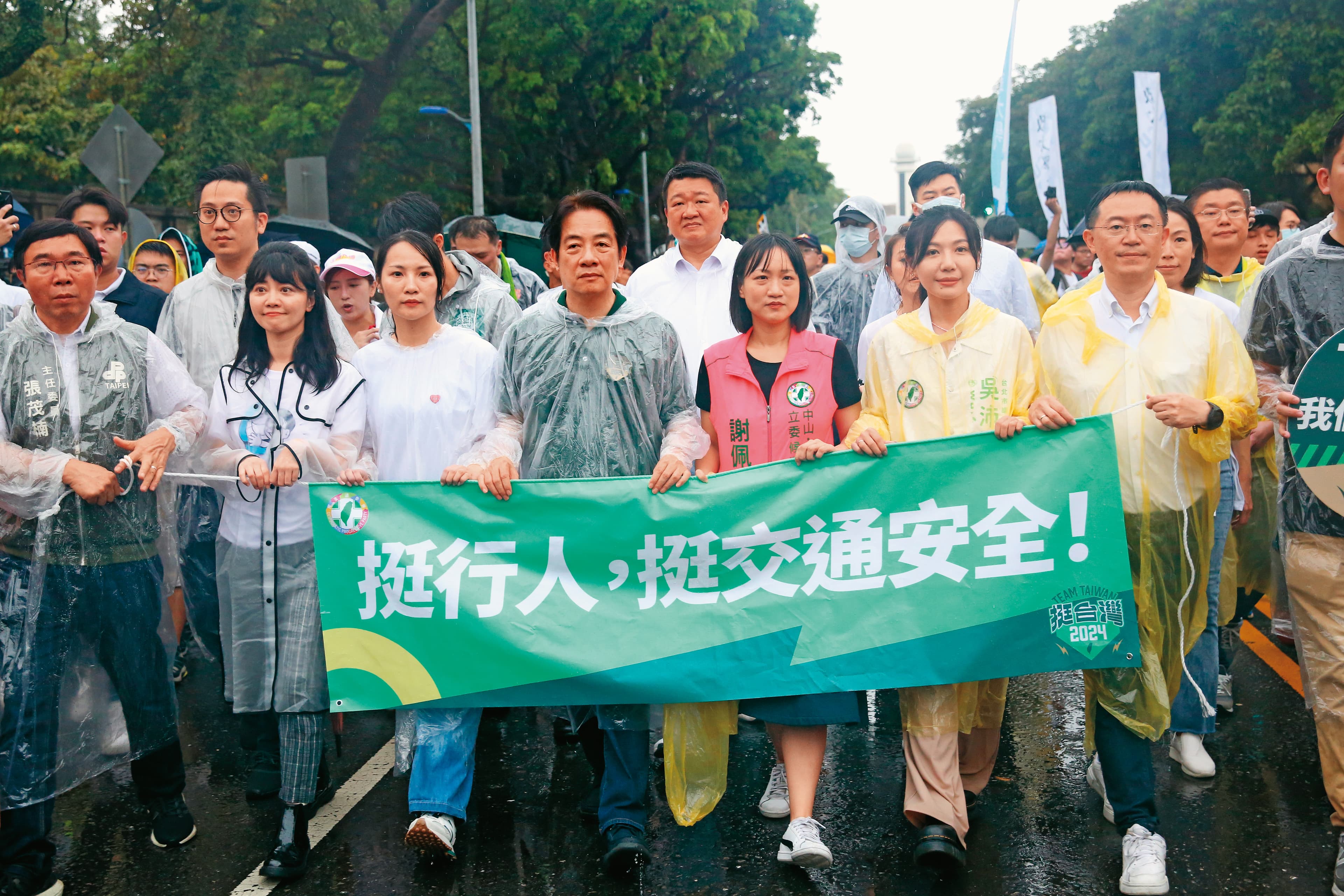 賴清德出訪回國後,出席在凱道的道路安全遊行。