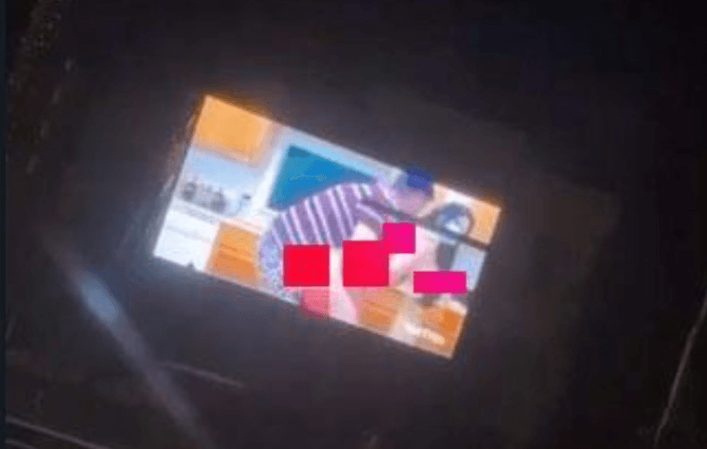 電視牆播出AV，引發當地駕駛與網友熱議。（翻自infoplusnetwork.com）