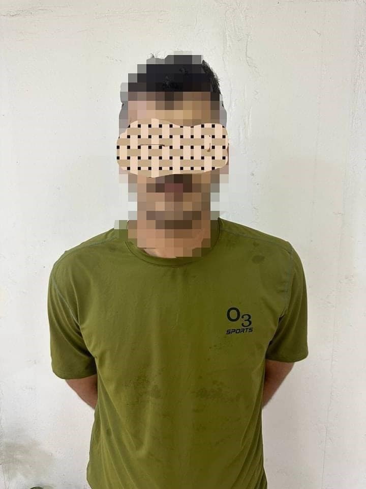 警方逮捕讓電視牆播出AV的駭客。（翻自infoplusnetwork.com）