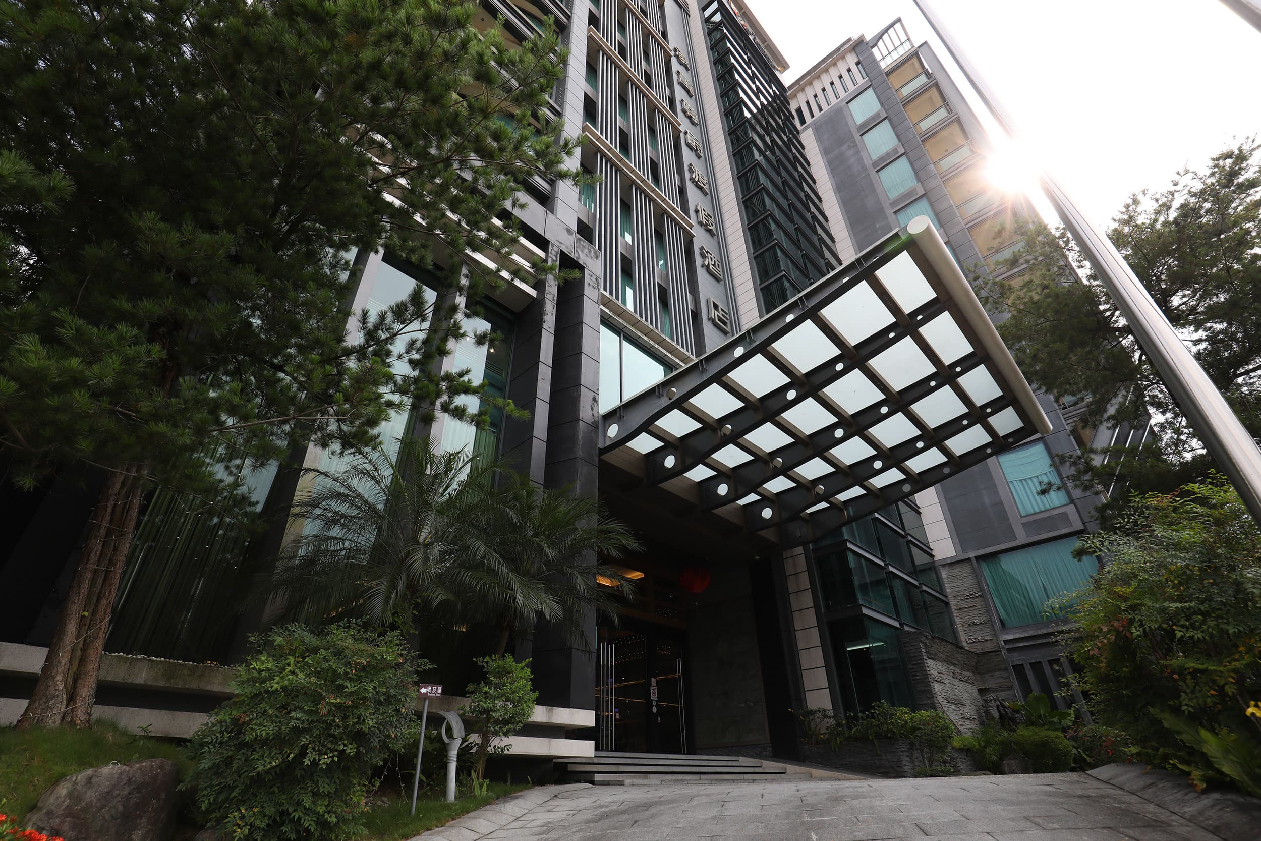 酒店位於埔里市中心,往來日月潭、清境與合歡山等鄰近觀光景點非常方便。