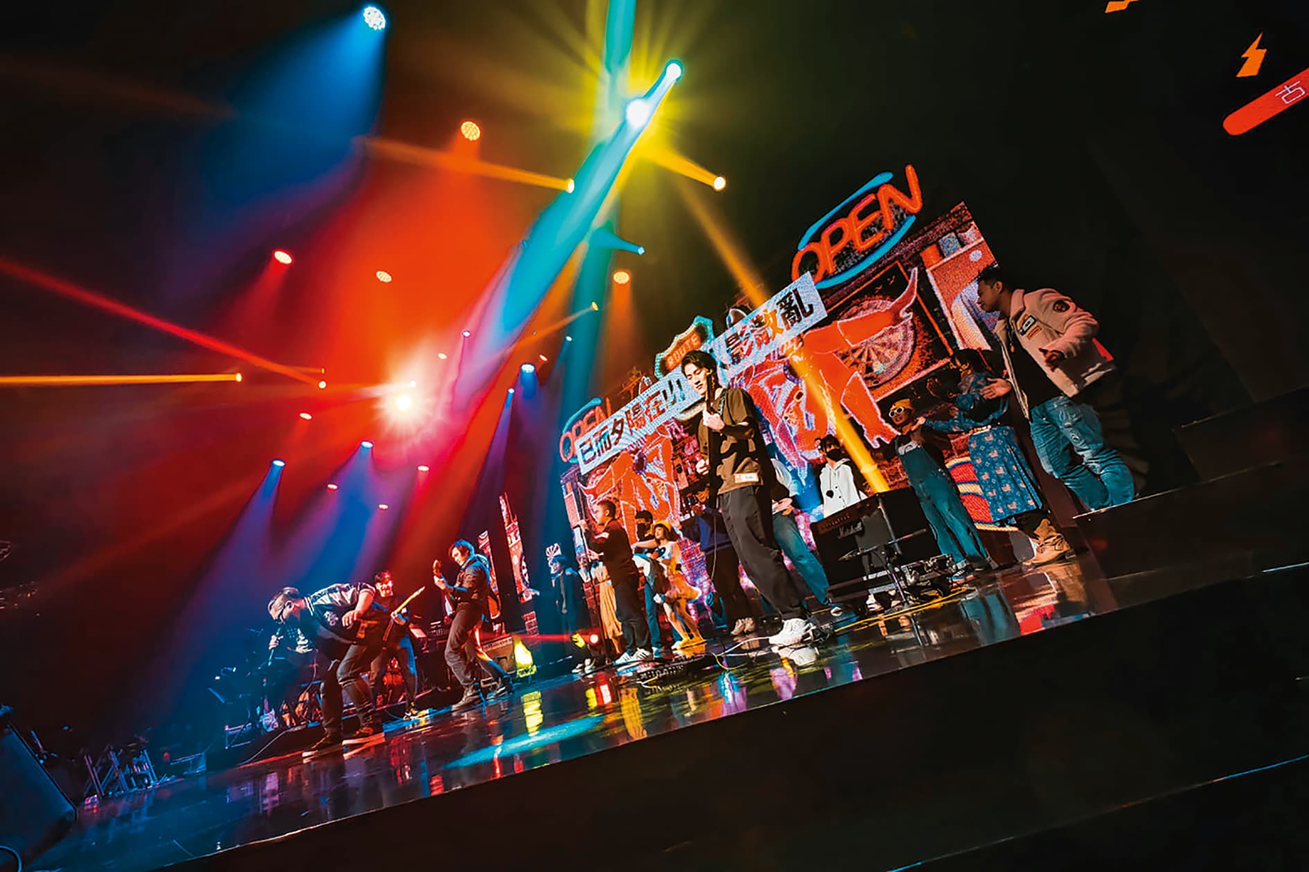 「舊愛新歡—古典詩詞譜曲創作暨演唱競賽」將古詩詞結合現代音樂,賽事今年邁入第18屆。圖為第16屆決賽現場。(漢創文化提供)