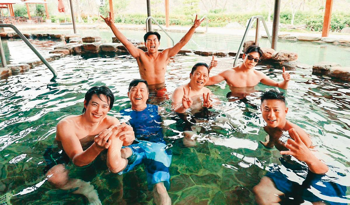 早前張庭瑚(左起)與庾澄慶、柯有倫、卜學亮、周予天、彭小刀等人參與實境節目《騎吧!哈林小隊》,被庾澄慶感召也打算參加鐵人三項比賽。(好看娛樂提供)