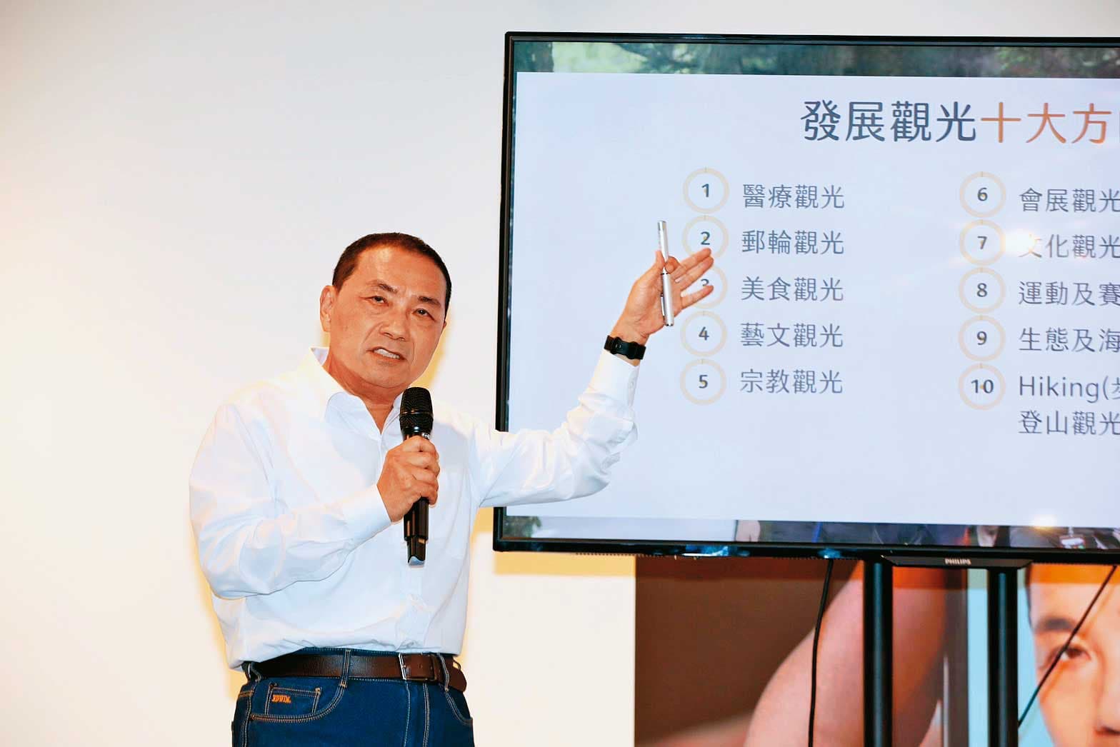 聽到郭台銘投入總統大選,國民黨總統參選人侯友宜(圖)第一時間展現低調態度,表示對郭的部分言論不予置評。