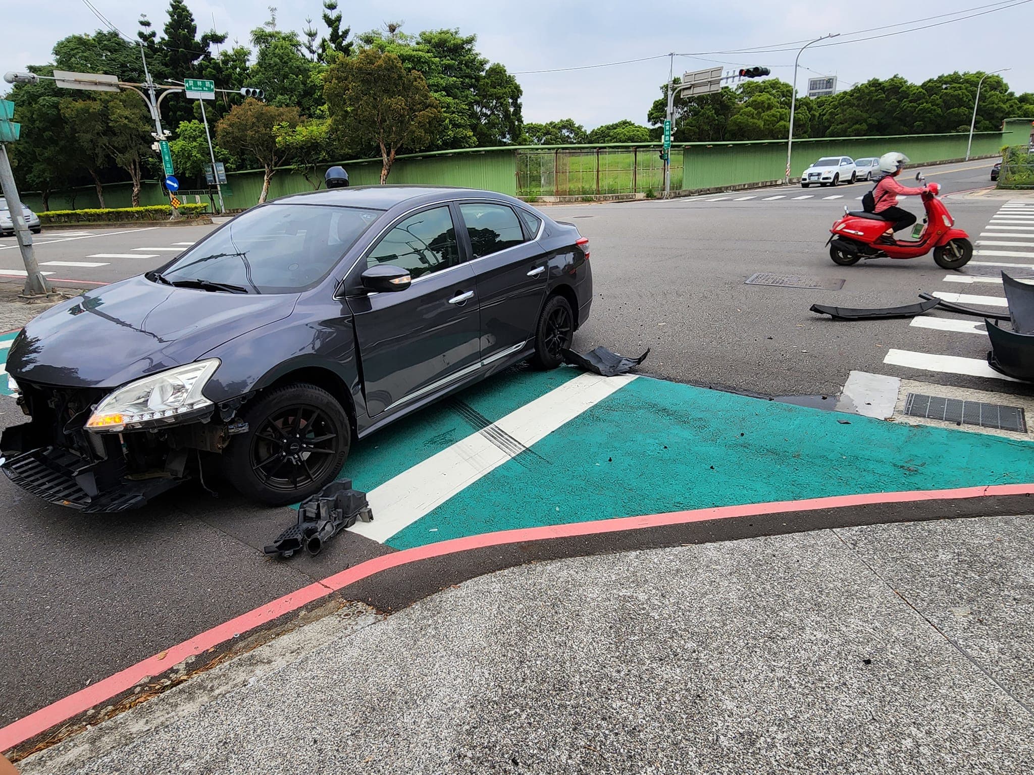 女星陳仙梅搭乘《市井豪門》劇組車時,竟發生車禍意外。(翻攝自陳仙梅臉書)