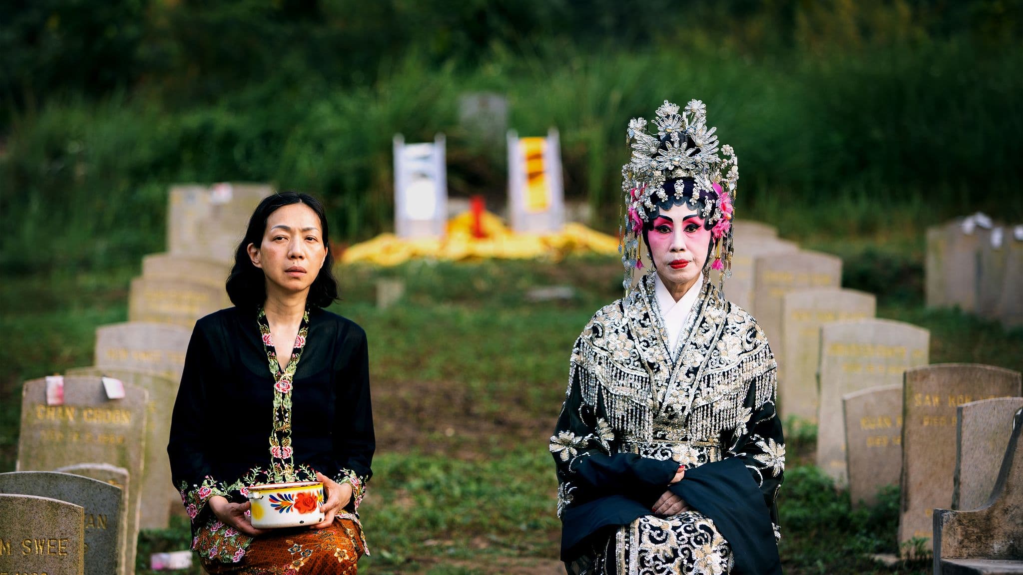 金馬獎最佳新導演張吉安新作《五月雪》,邀來馬來西亞演技派女星蔡寶珠(右)與金鐘、金曲得主萬芳(左)主演,以大馬的「513事件」為背景。(金馬影展執行委員會提供)