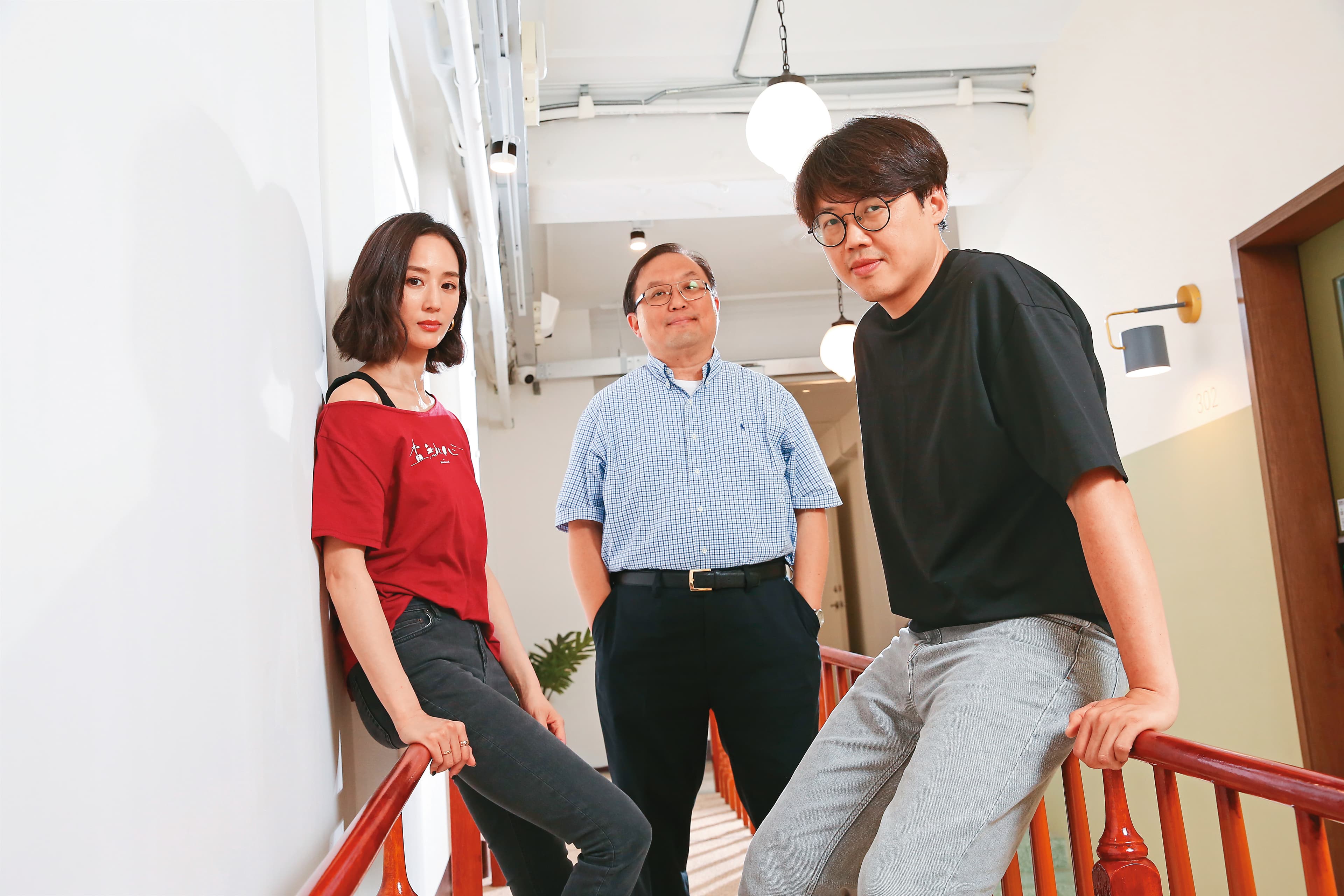 監製唐在揚(中)與新銳編導曾英庭(右)的組合讓女主角張鈞甯(左)首度嘗試監製工作。