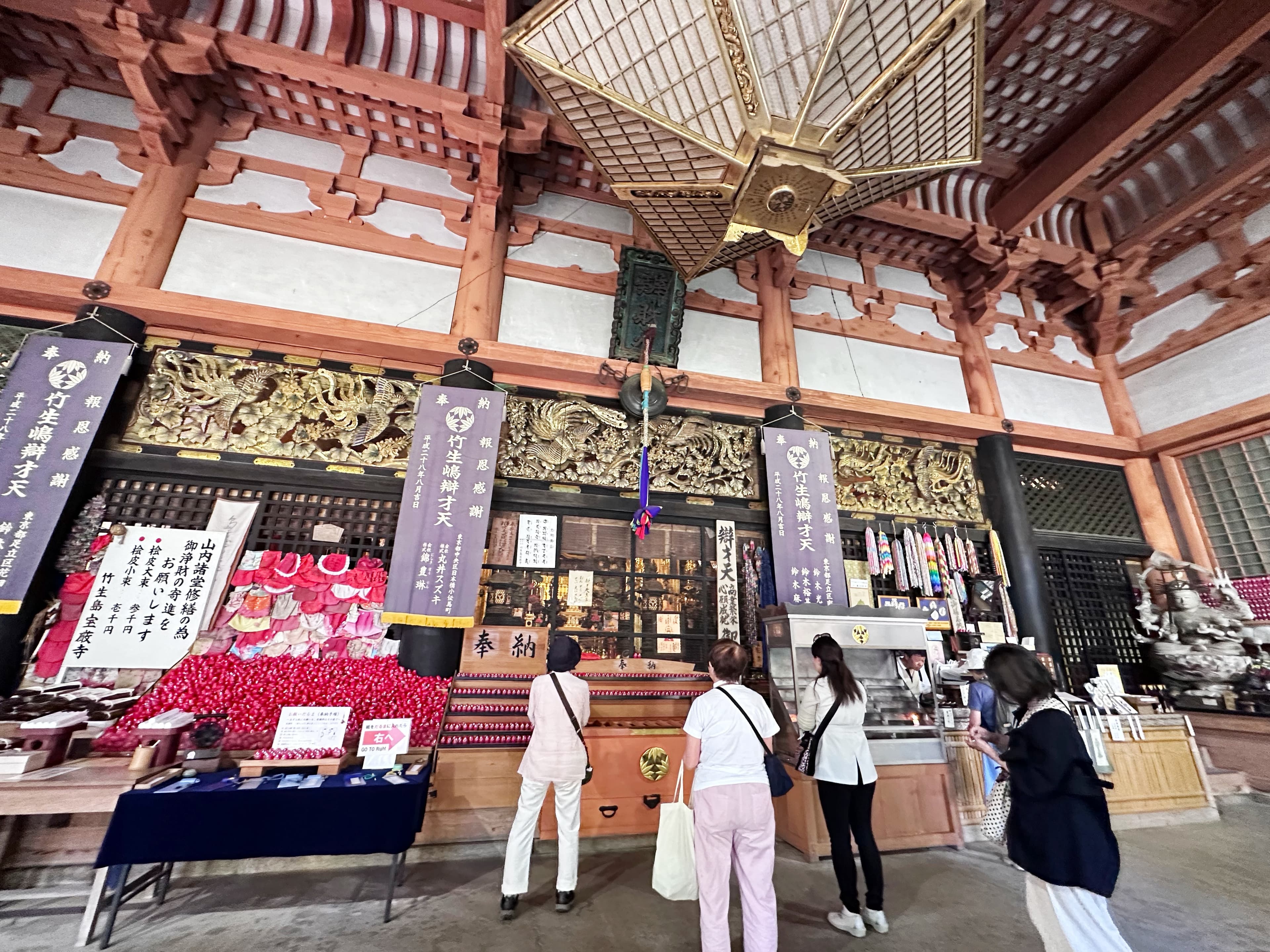 寶嚴寺本堂的弁財天為日本三大弁財天之一,與江之島、宮島嚴島齊名。
