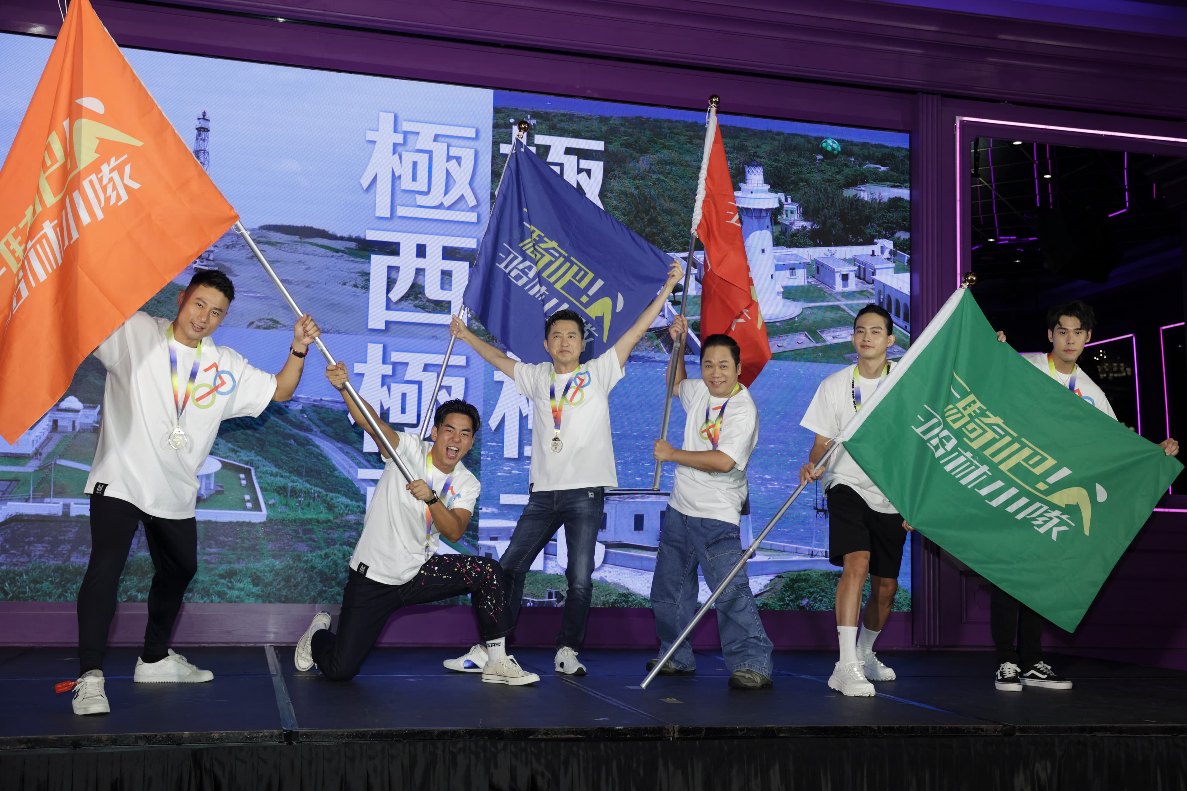 彭小刀（左起）、柯有倫、哈林、卜學亮、張庭瑚、周予天出席《騎吧！哈林小隊》記者會。