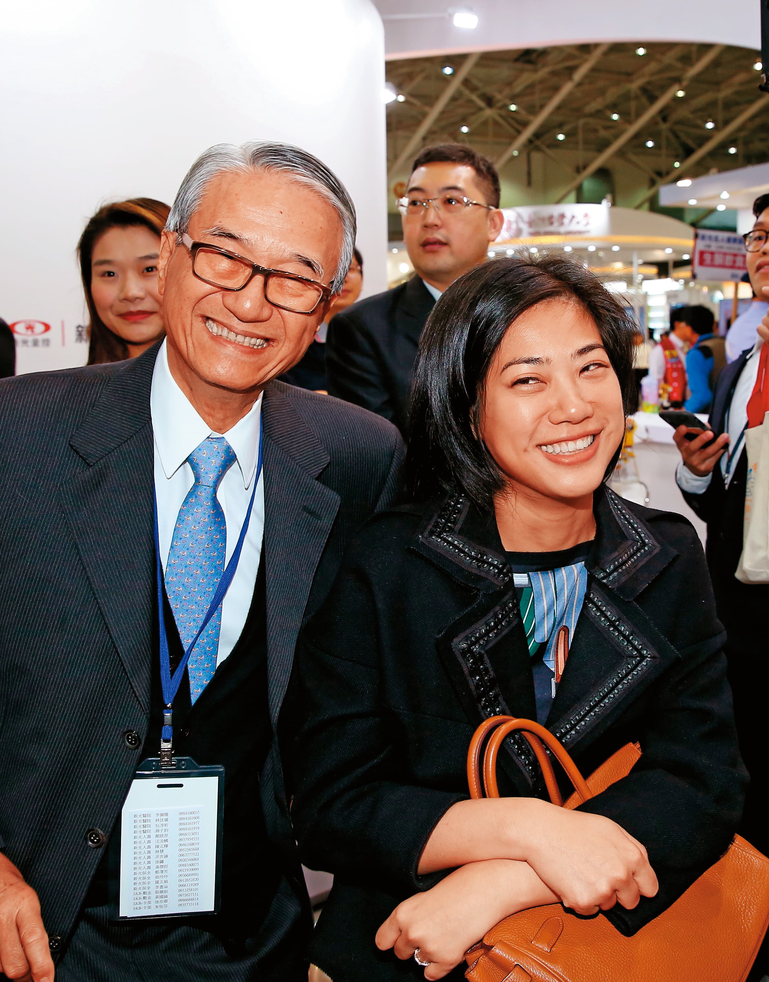 吳東進(左)丟掉新光金經營權後,吳家原先安排吳東進次女吳欣儒(右)續任新光金總經理。