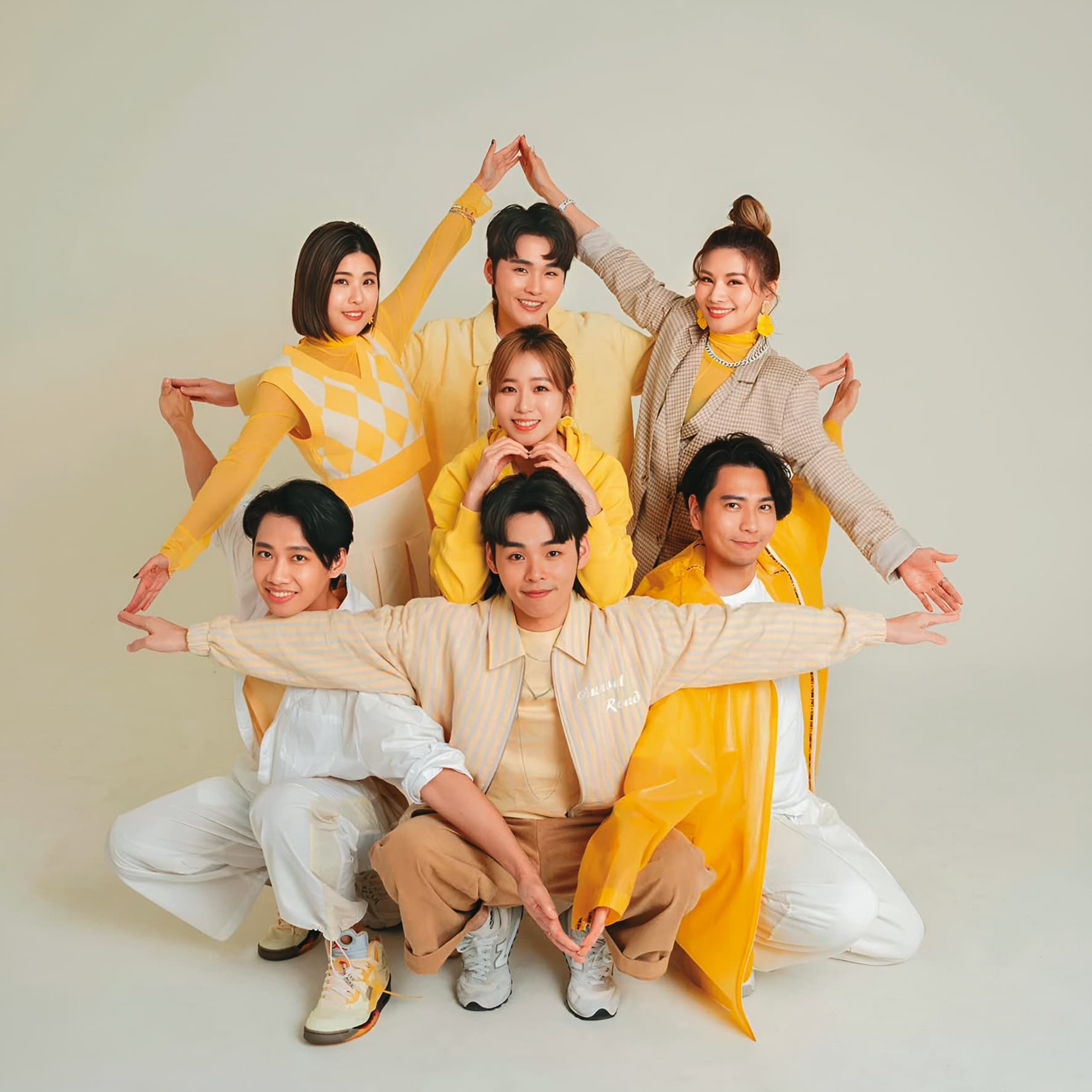這群人成軍13年，坐擁300萬訂閱，是網紅界天團。（翻攝自這群人臉書）