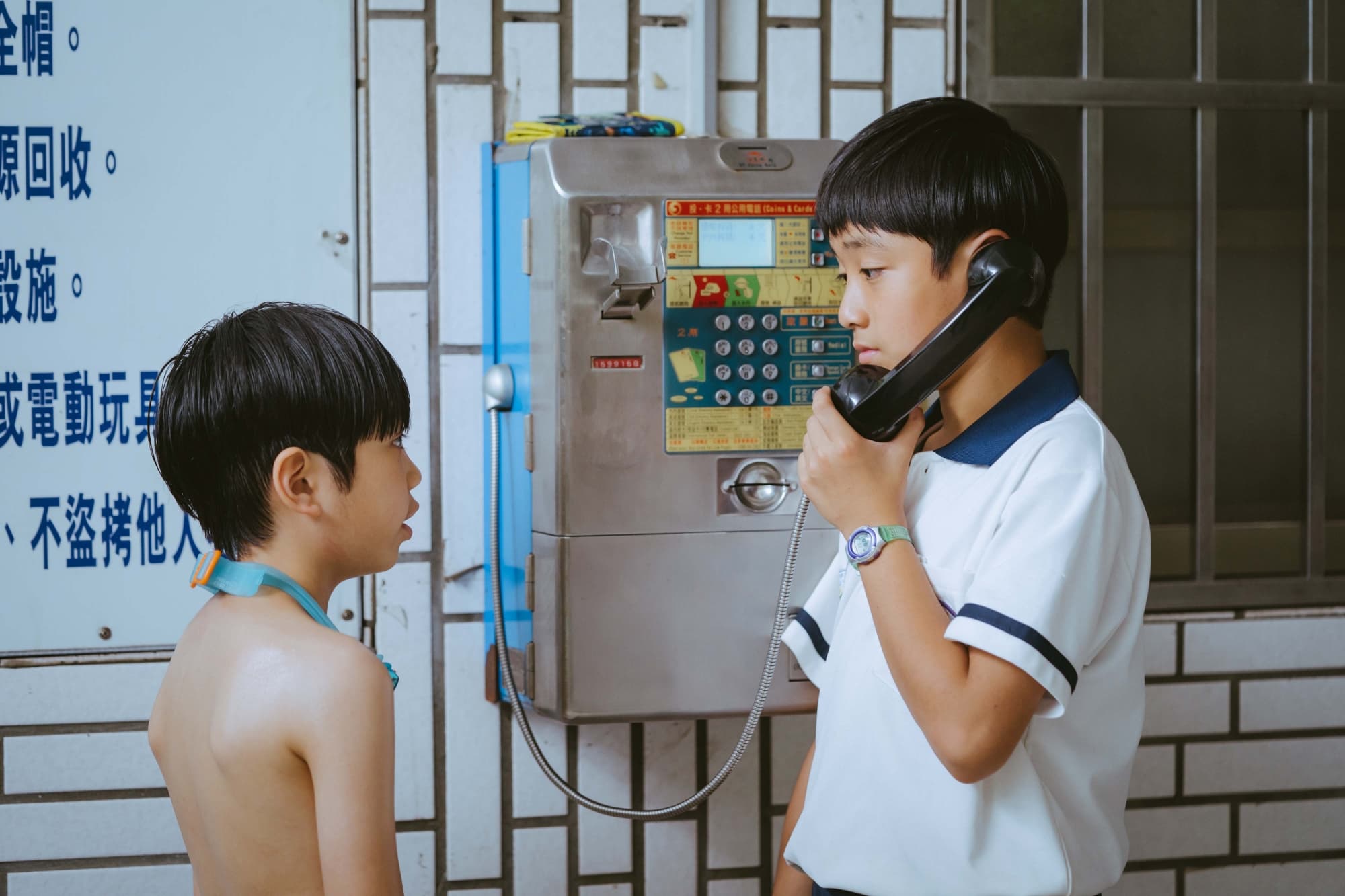 阮柏皓被泳裝鬼糾纏。 (紅衣小女孩股份有限公司提供)