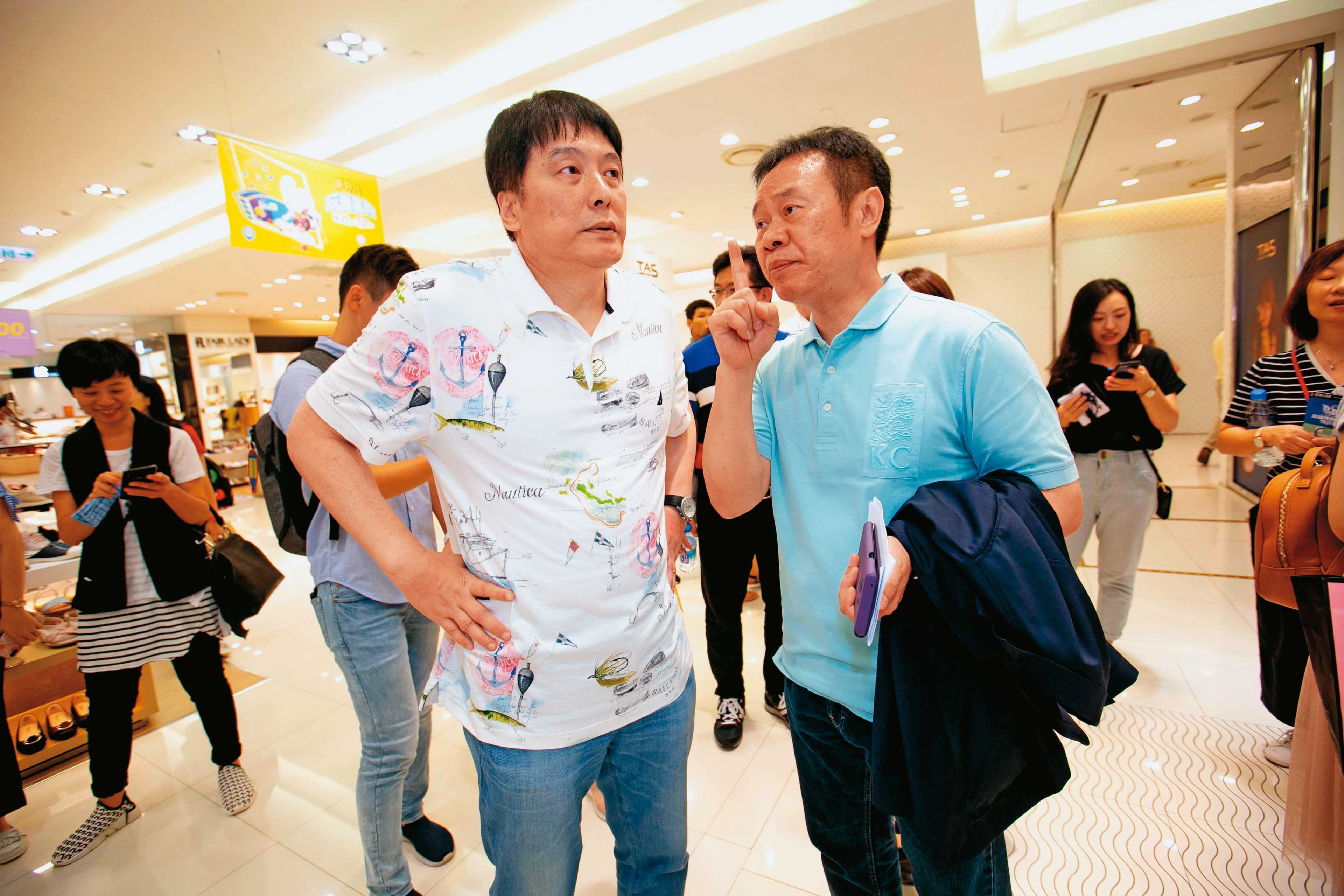 博客來的虧損驚動統一集團大家長羅智先(左),因此緊急派出零售大將黃瑞典(右)火線救援。