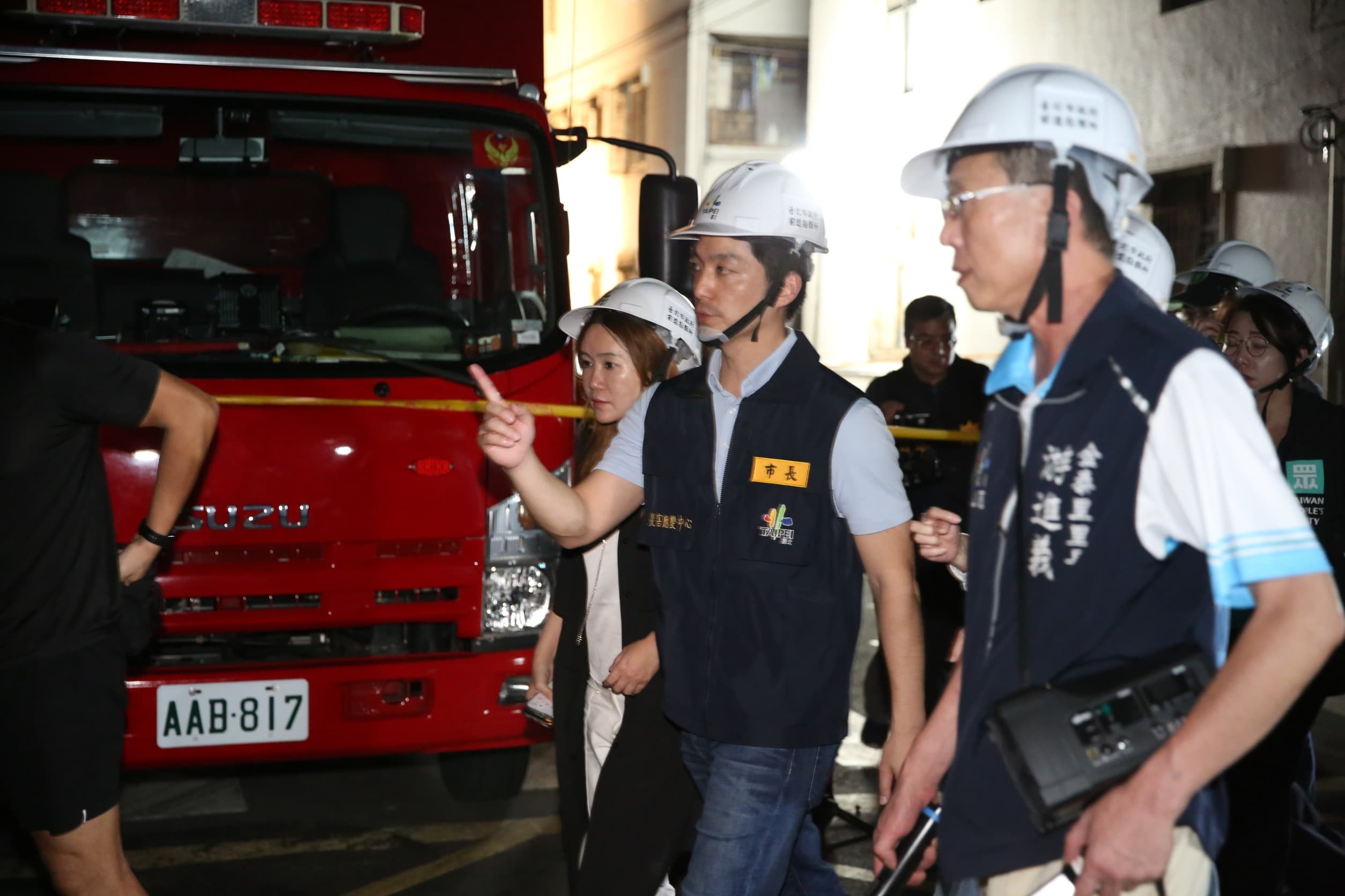 事故發生後,台北市長蔣萬安也抵達現場視察。