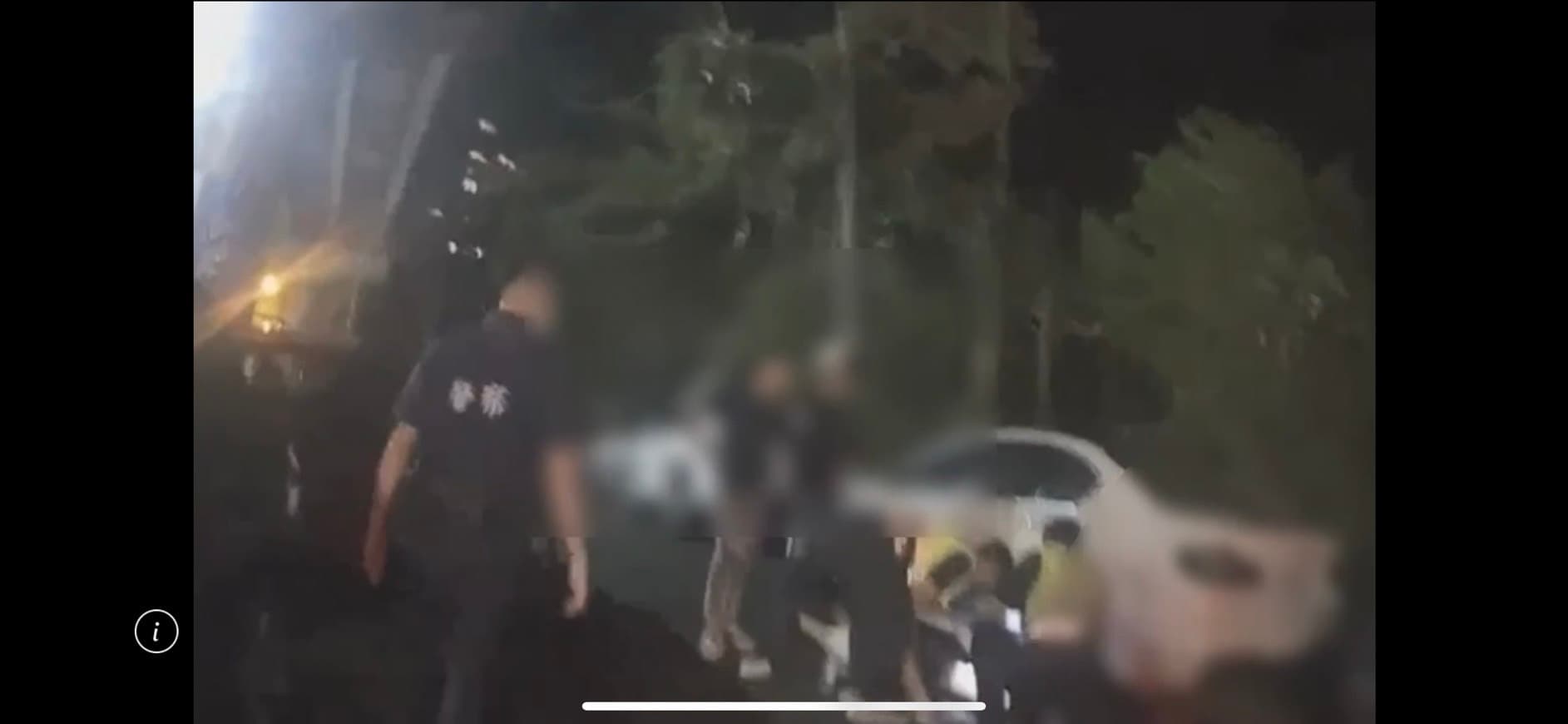 汐止警方接獲籃球場有人鬥毆,趕抵現場協助傷者送醫。(翻攝畫面)